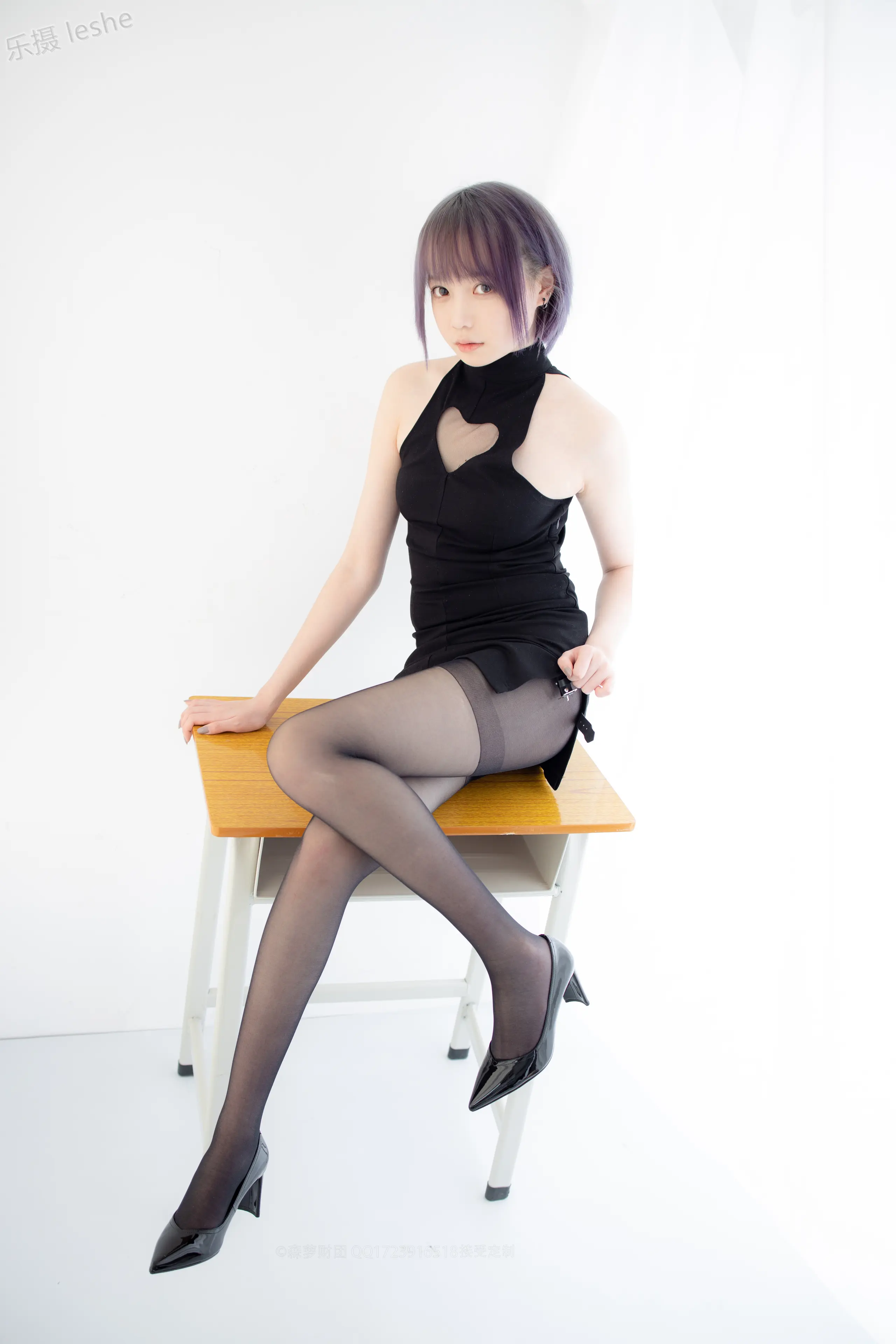 森萝财团 X 20D黑丝踩物 [111P]