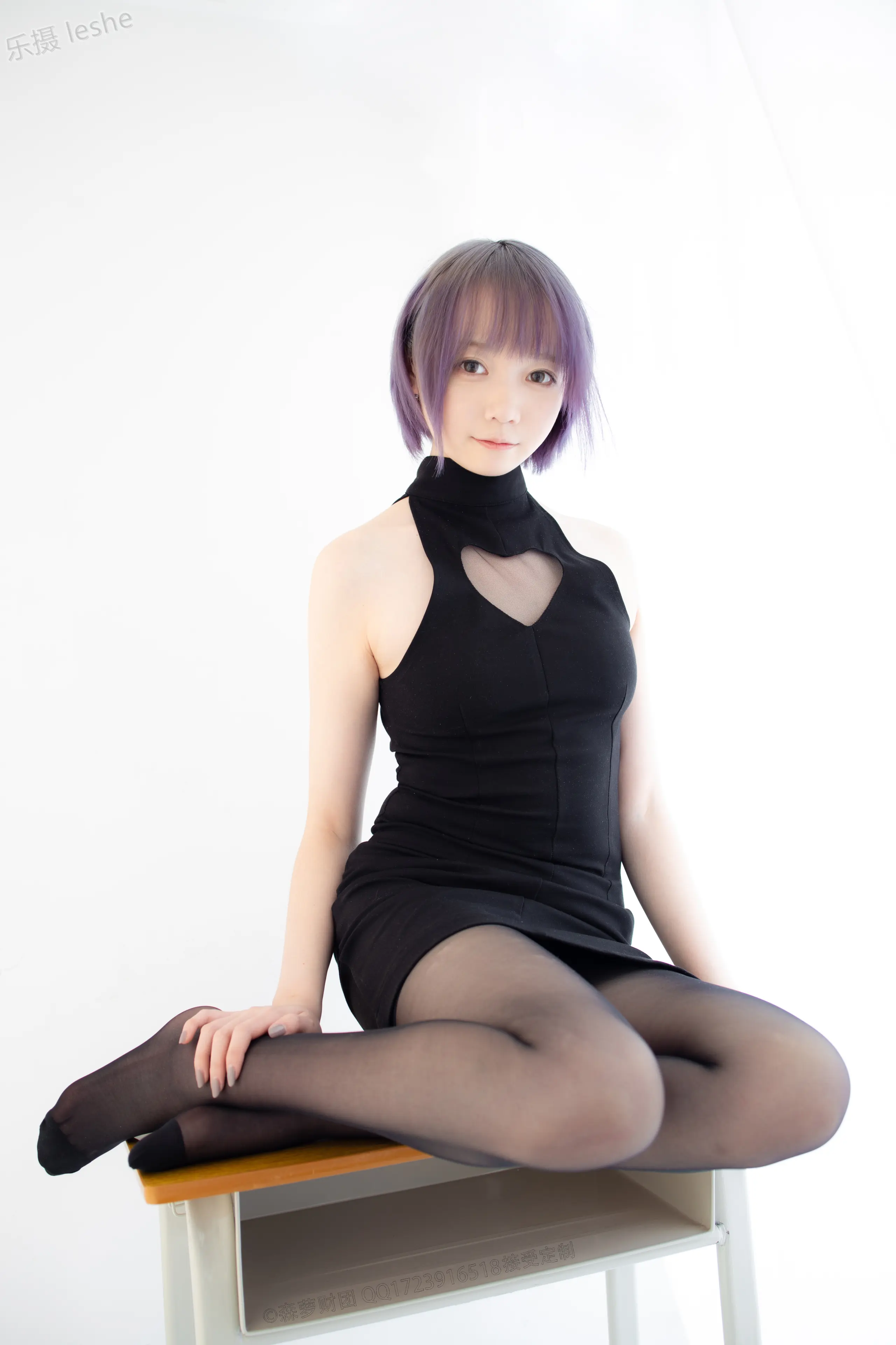 森萝财团 X 20D黑丝踩物 [111P]