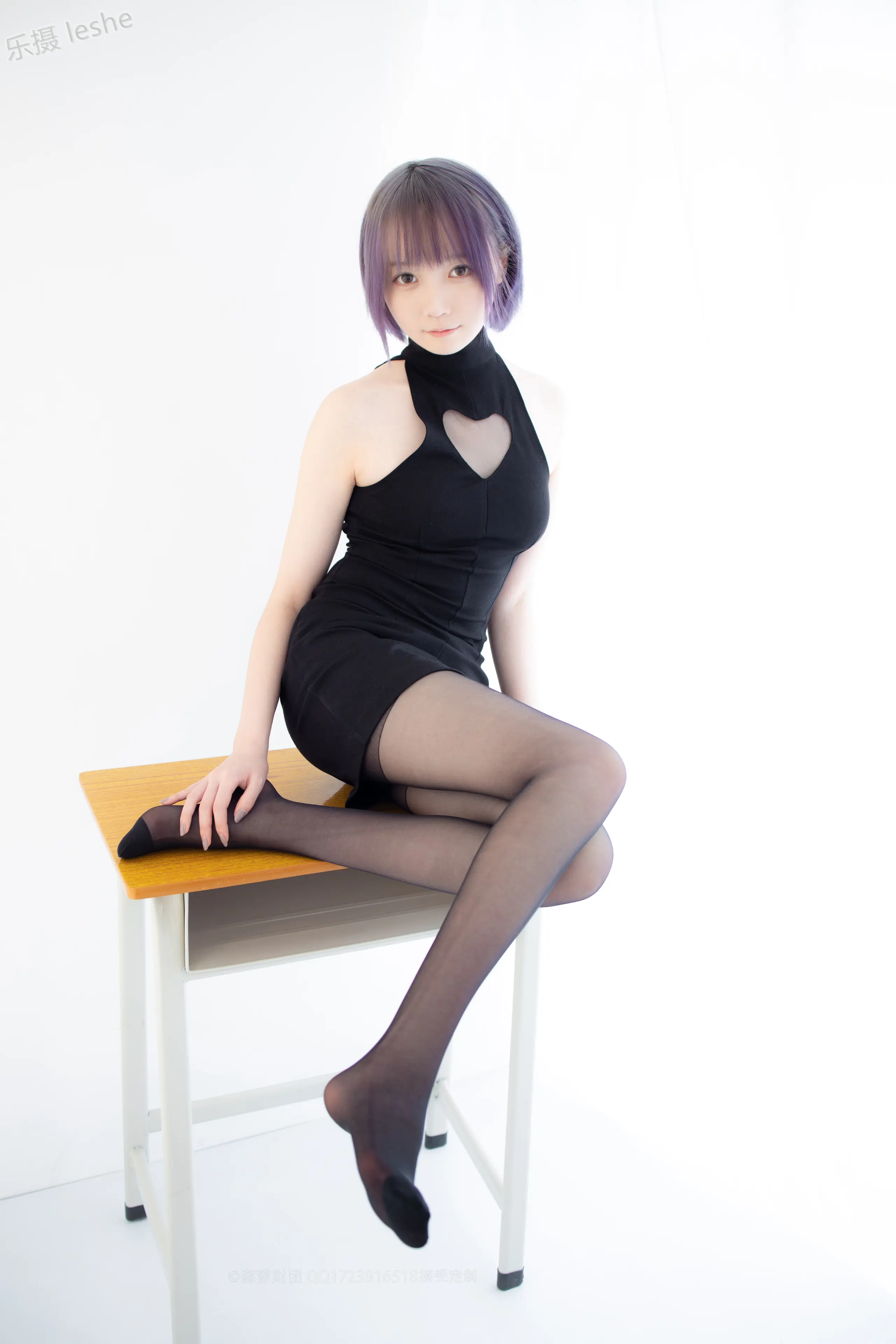 森萝财团 X 20D黑丝踩物 [111P]