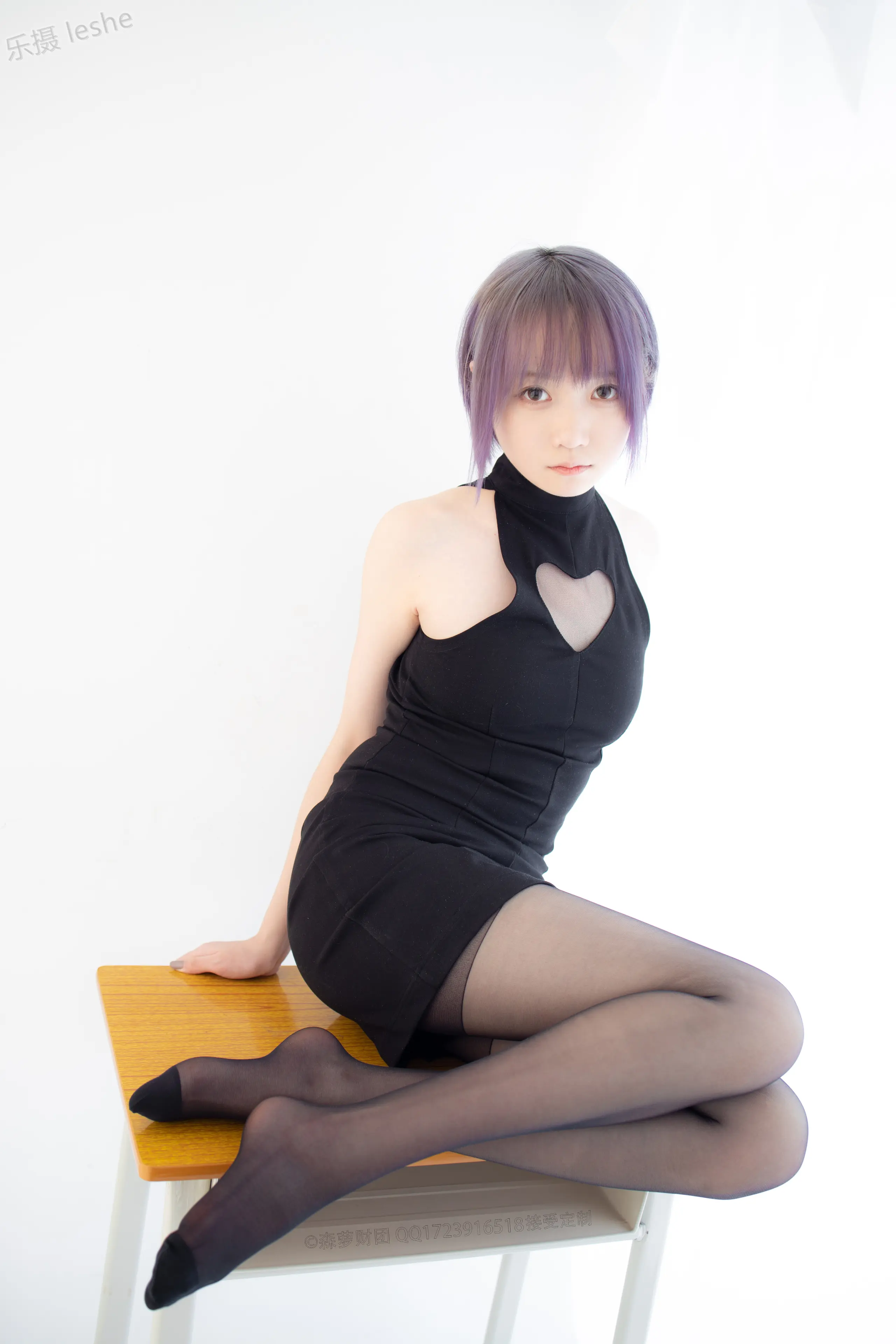 森萝财团 X 20D黑丝踩物 [111P]