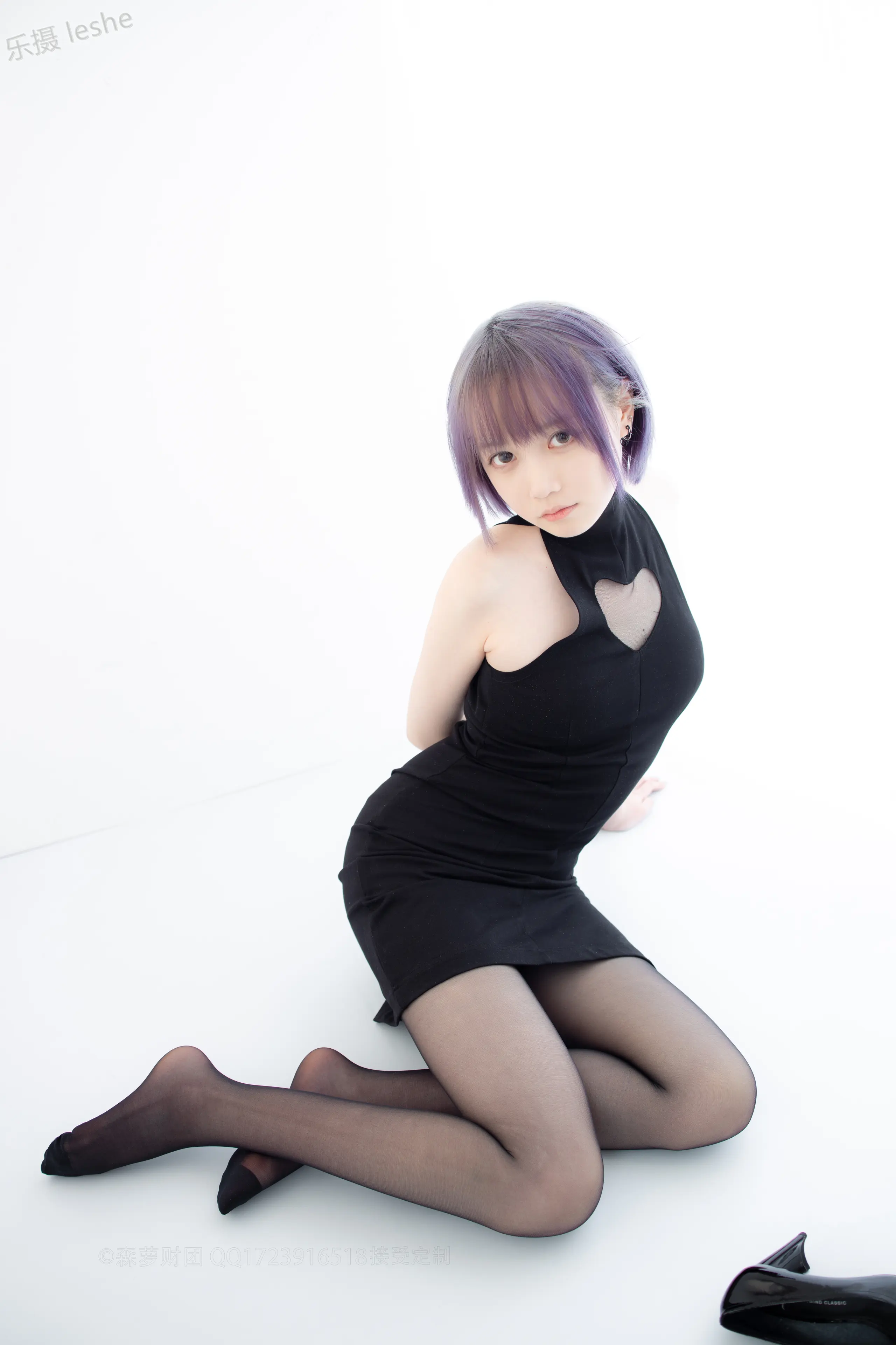 森萝财团 X 20D黑丝踩物 [111P]