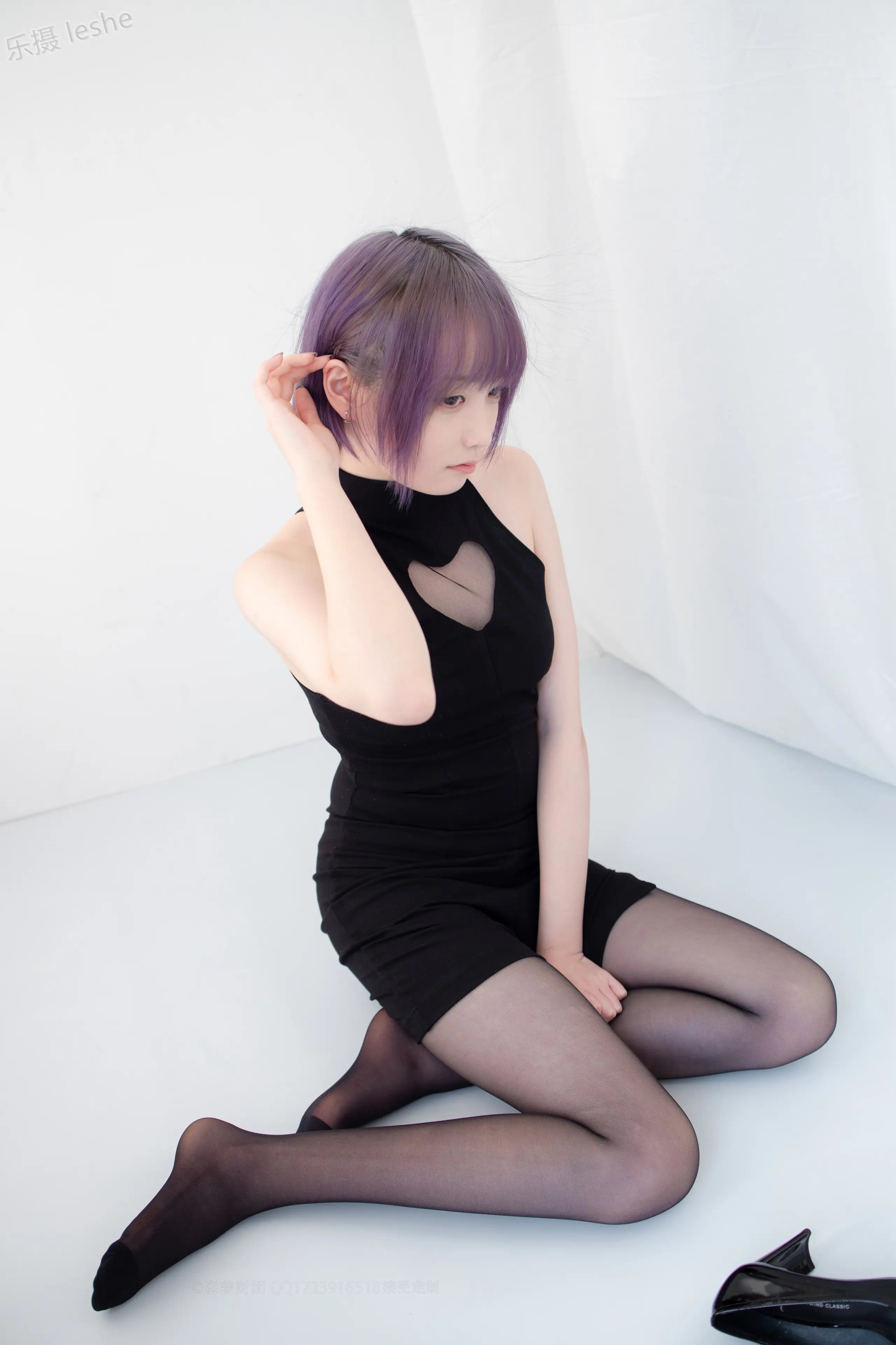 森萝财团 X 20D黑丝踩物 [111P]