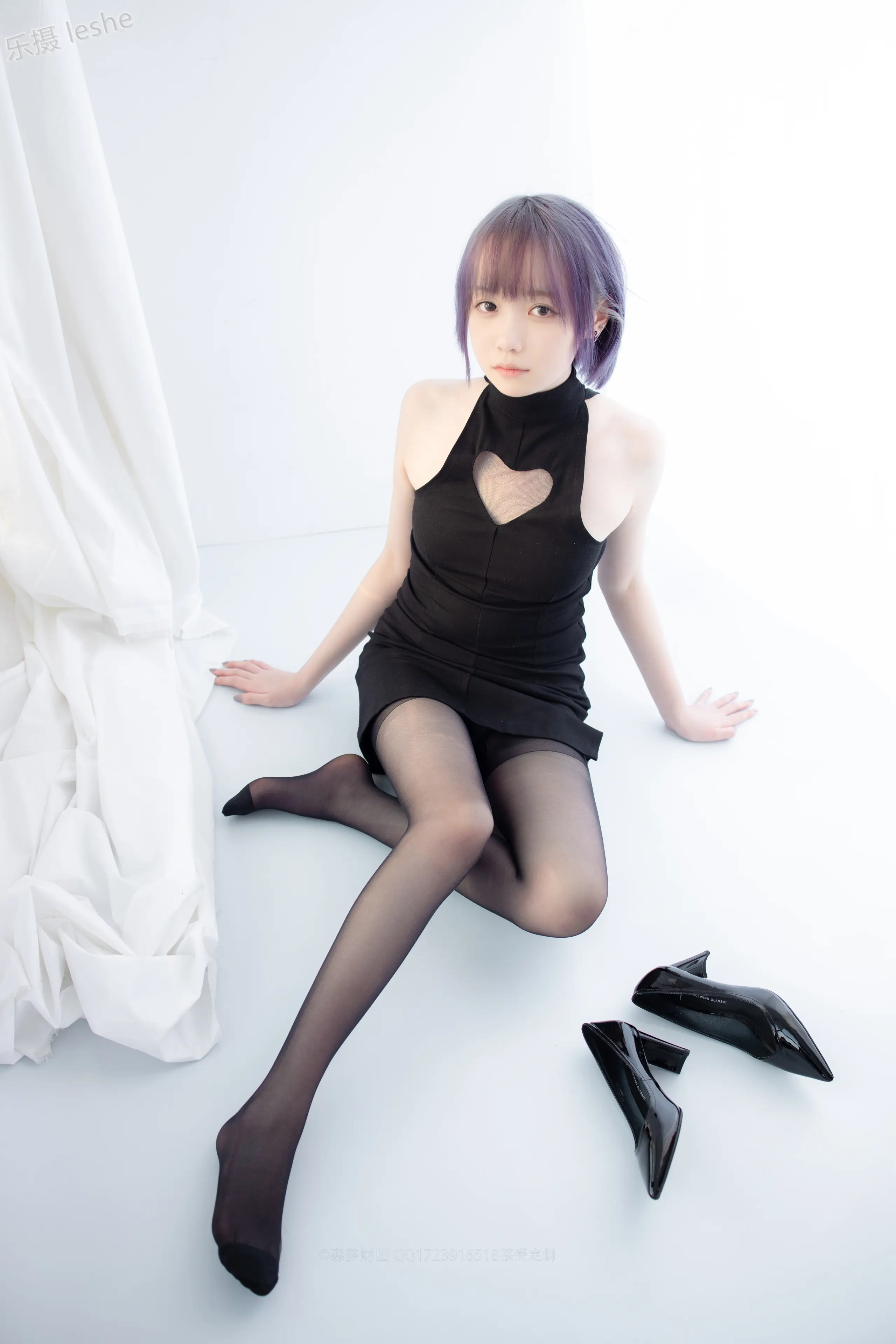 森萝财团 X 20D黑丝踩物 [111P]