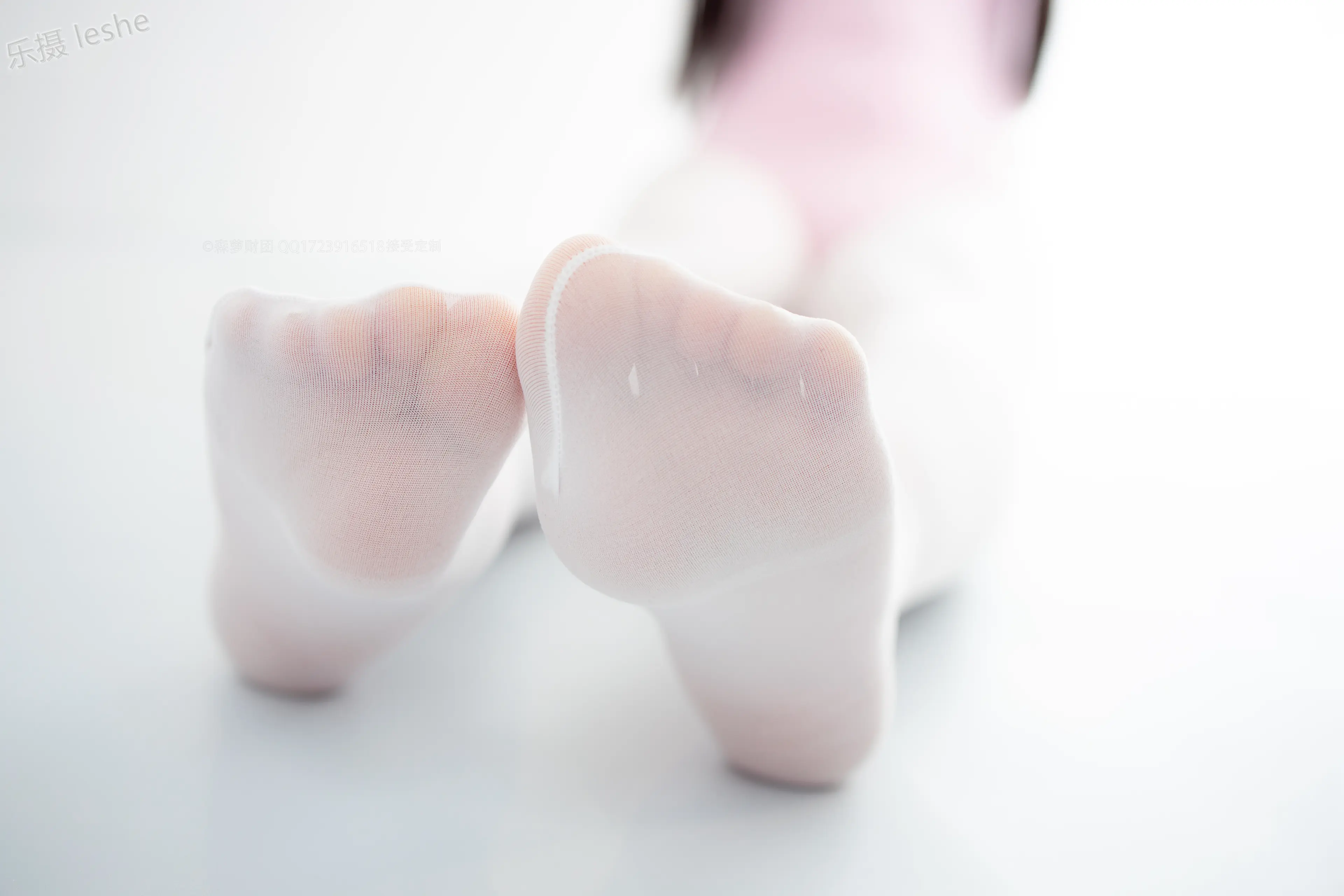 森萝财团 X 50D白丝练功服百合踩物 [103P]