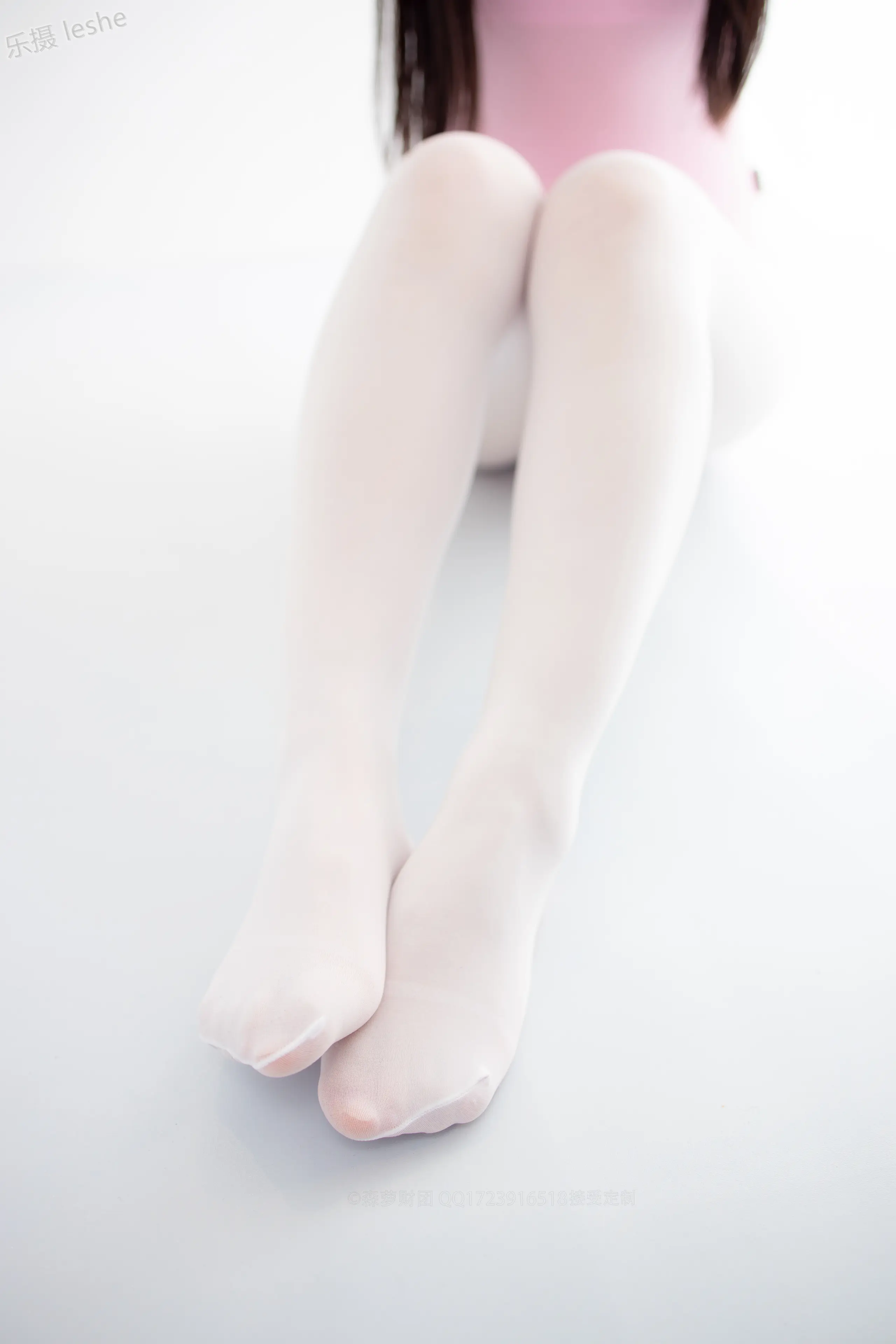 森萝财团 X 50D白丝练功服百合踩物 [103P]