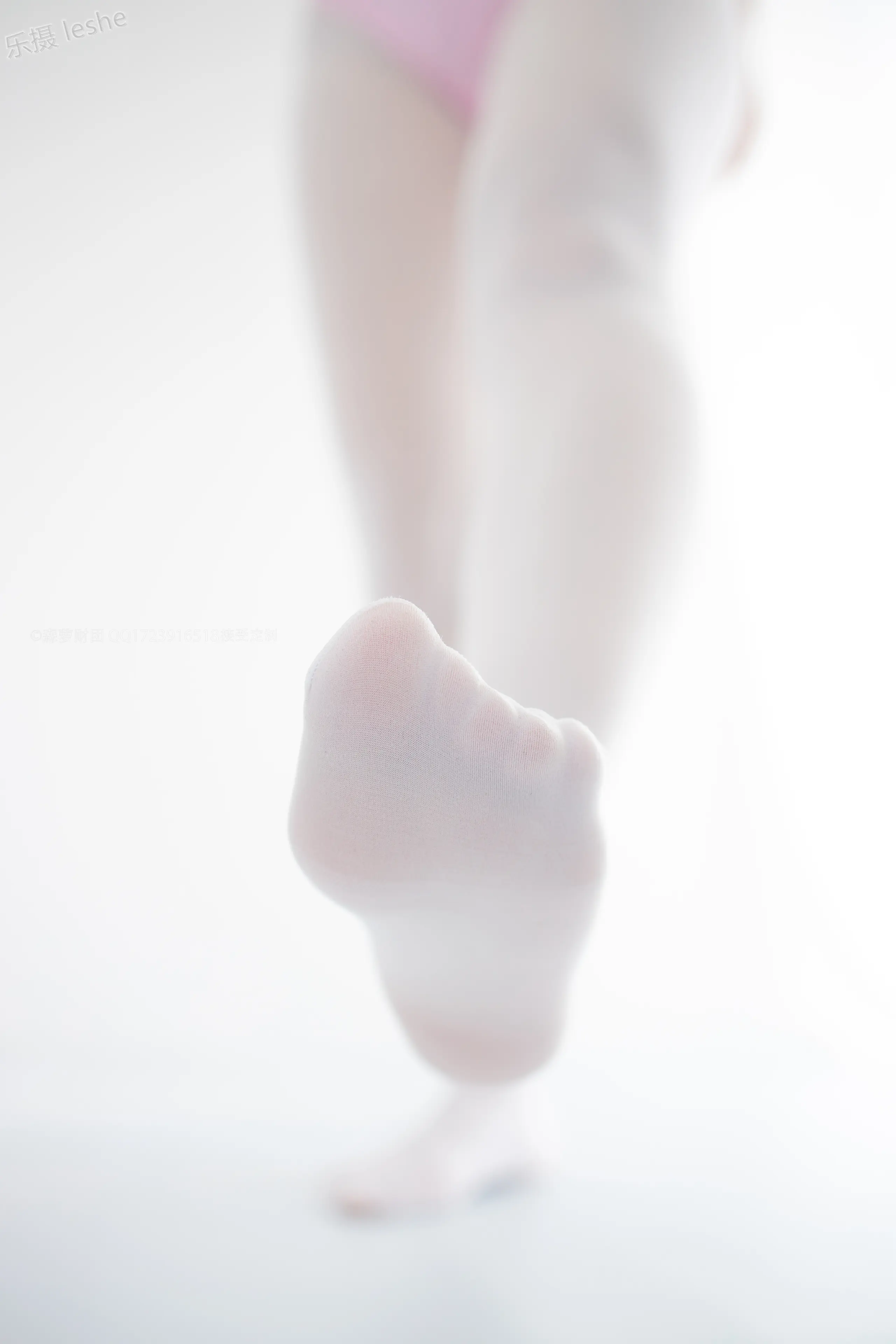 森萝财团 X 50D白丝练功服百合踩物 [103P]