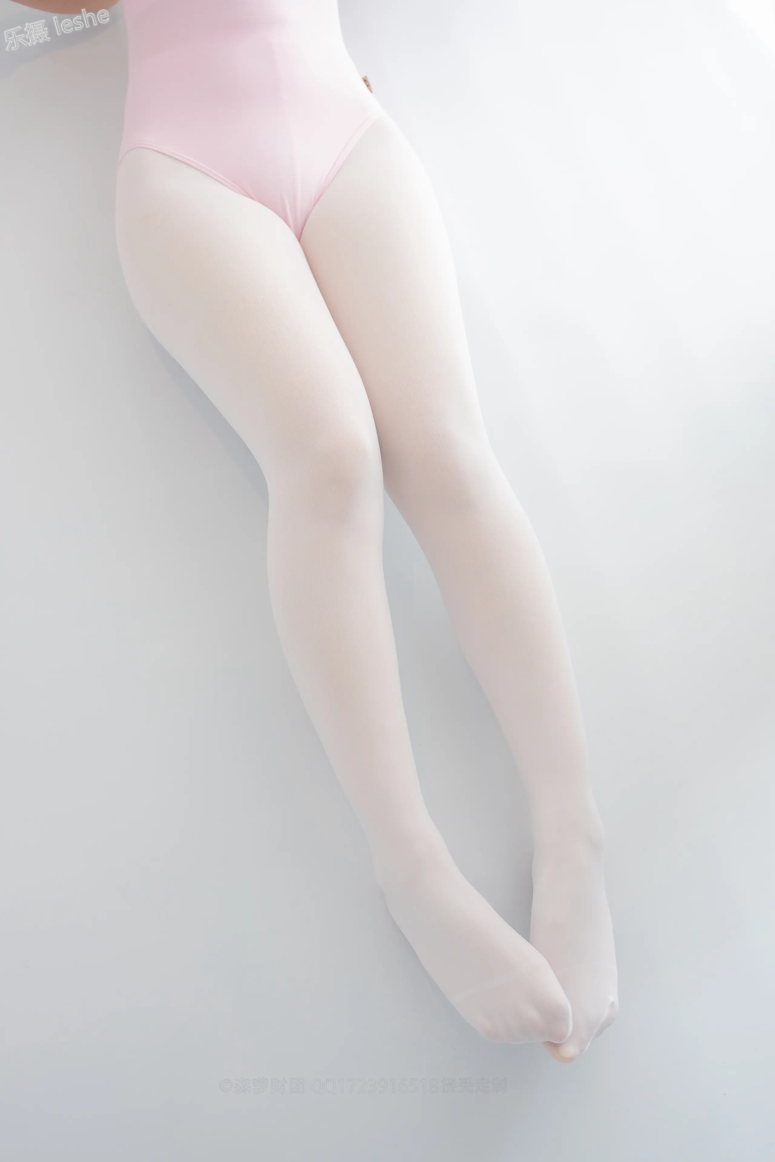 森萝财团 X 50D白丝练功服百合踩物 [103P]