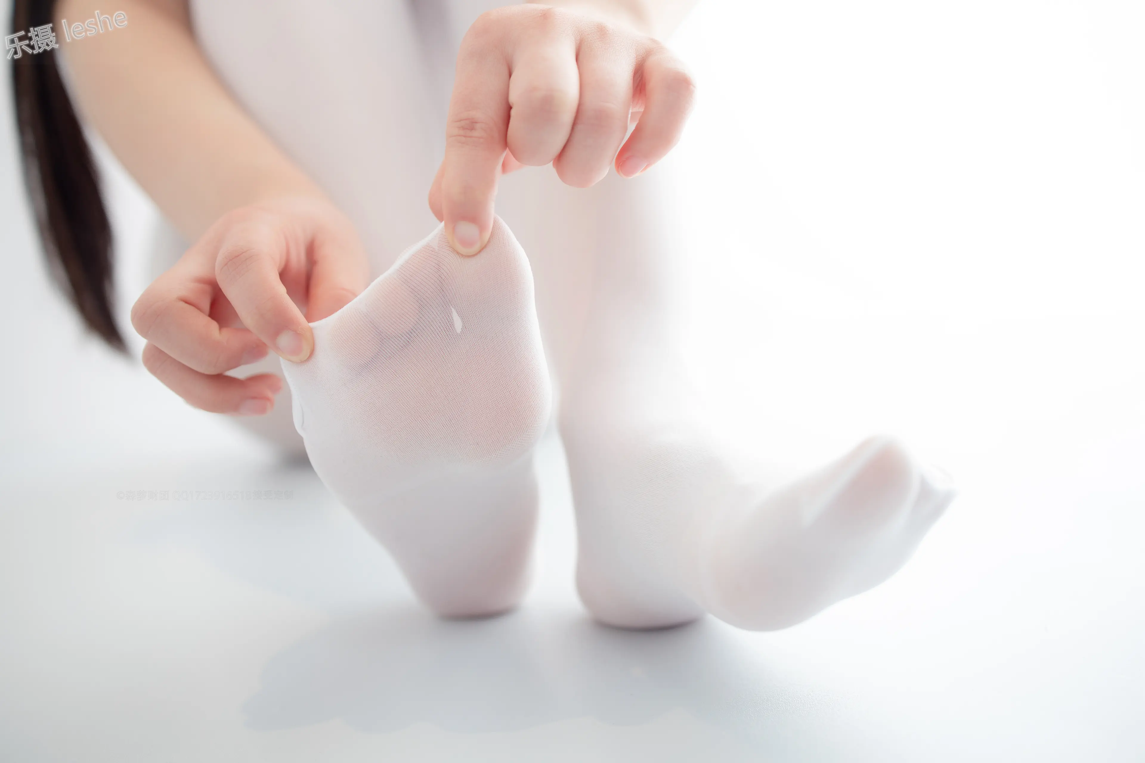 森萝财团 X 50D白丝练功服百合踩物 [103P]