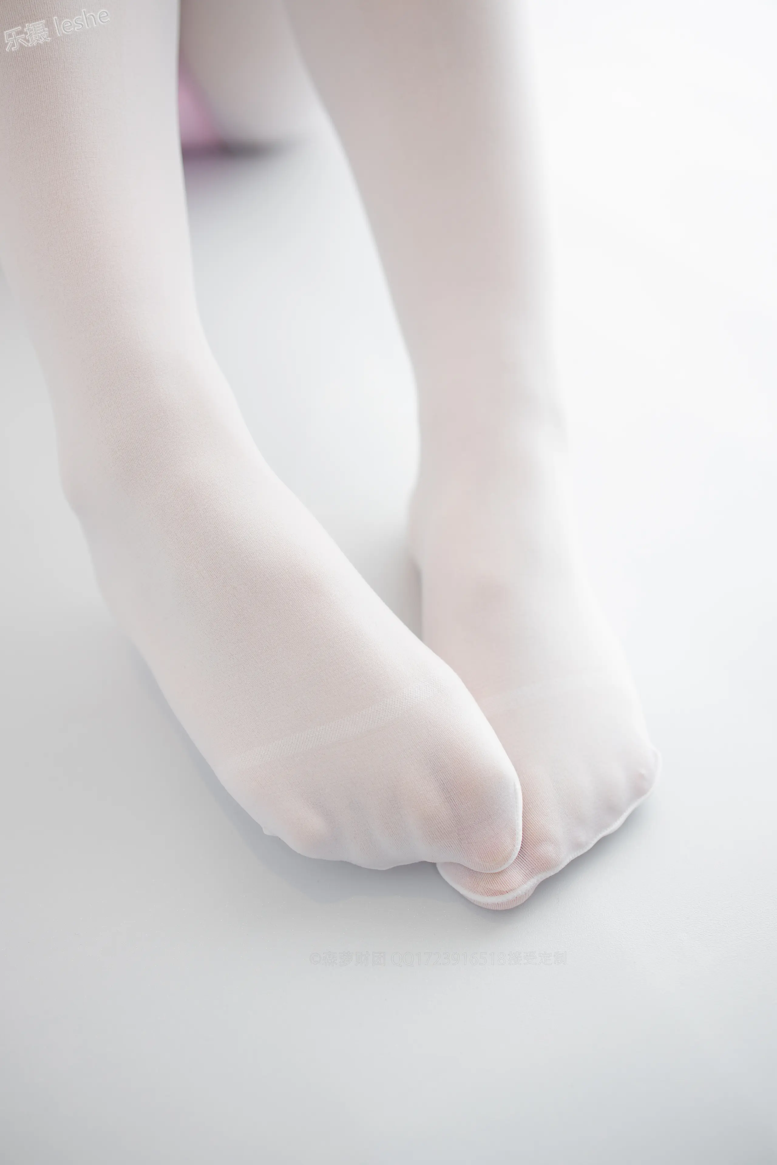 森萝财团 X 50D白丝练功服百合踩物 [103P]