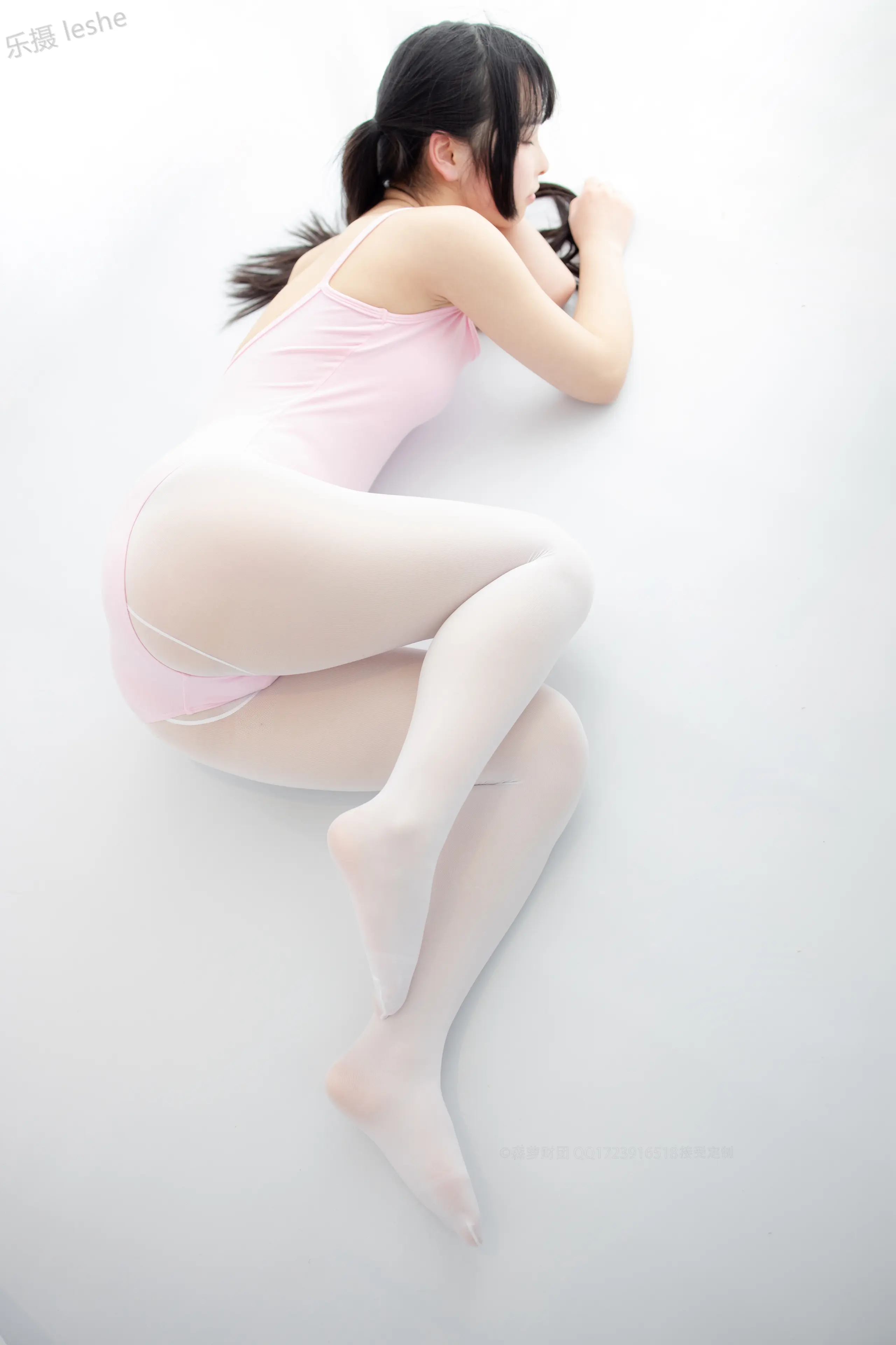 森萝财团 X 50D白丝练功服百合踩物 [103P]