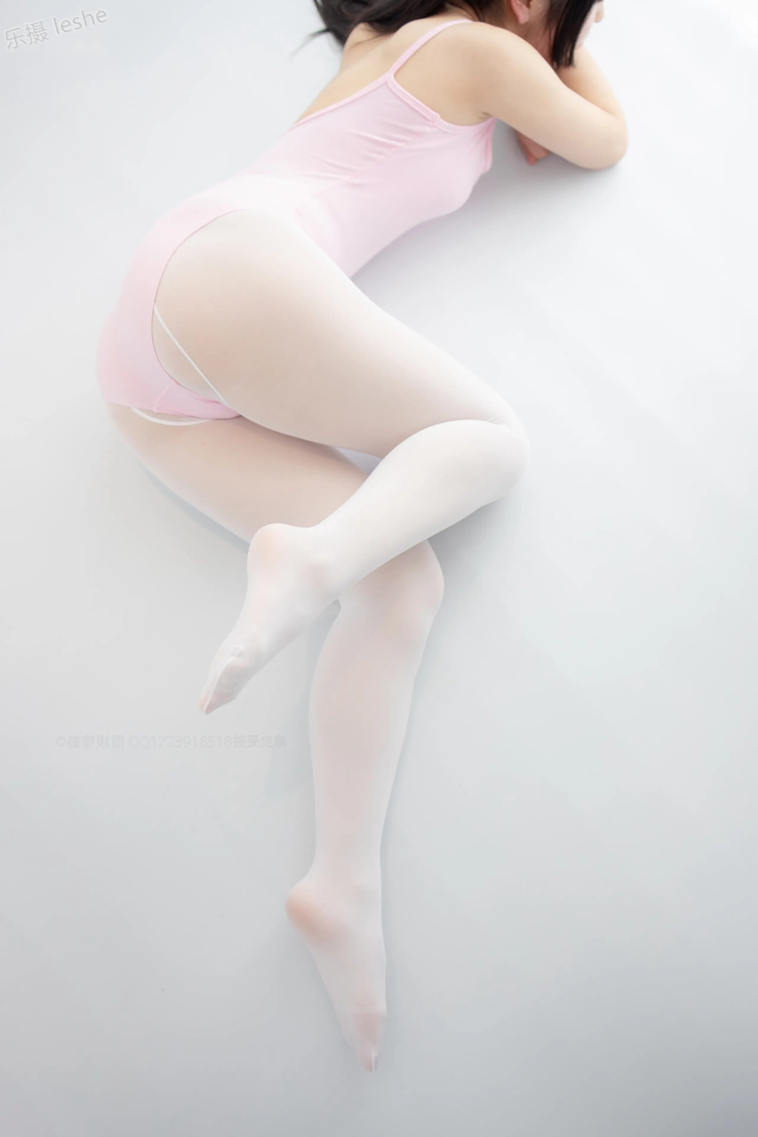 森萝财团 X 50D白丝练功服百合踩物 [103P]