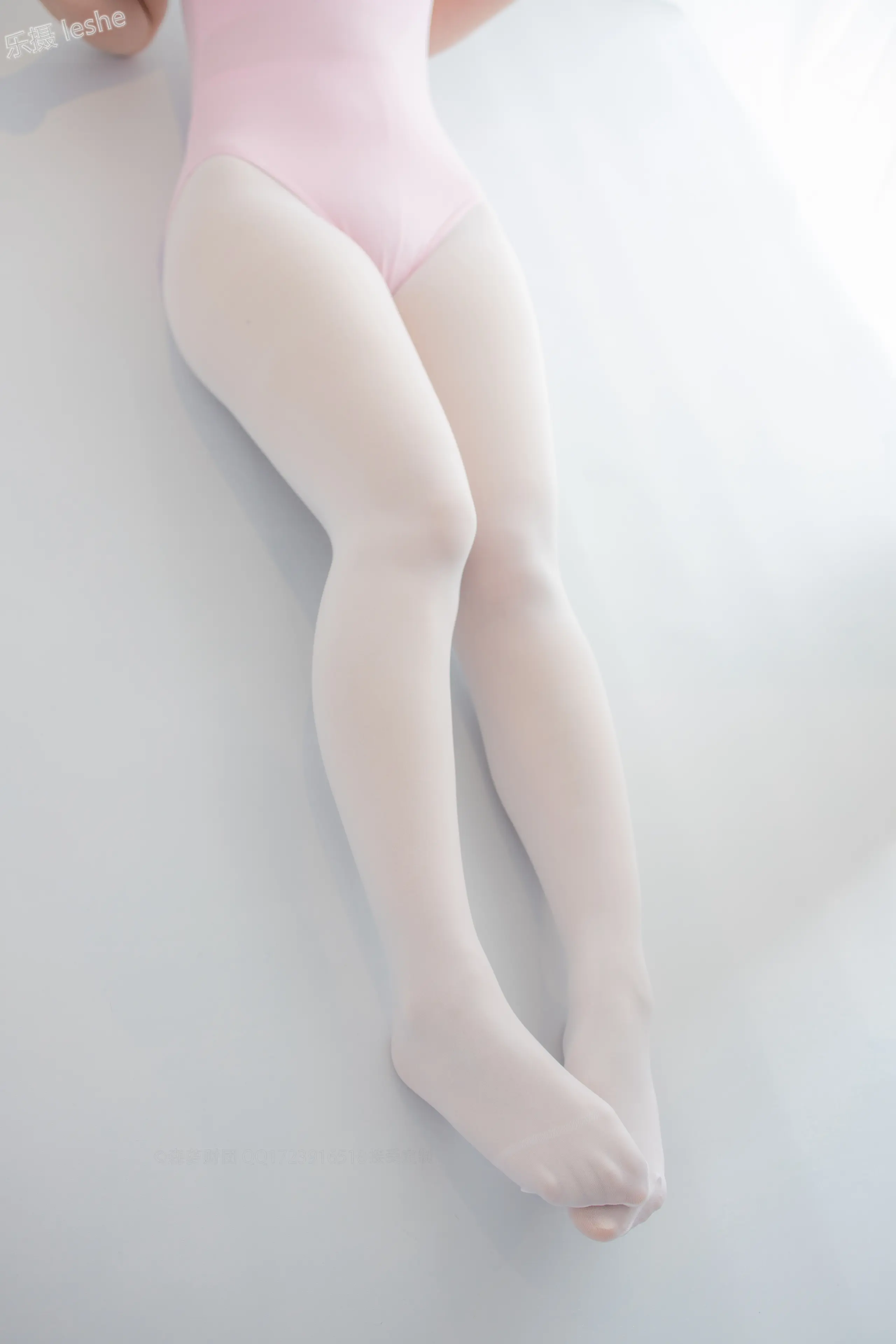 森萝财团 X 50D白丝练功服百合踩物 [103P]