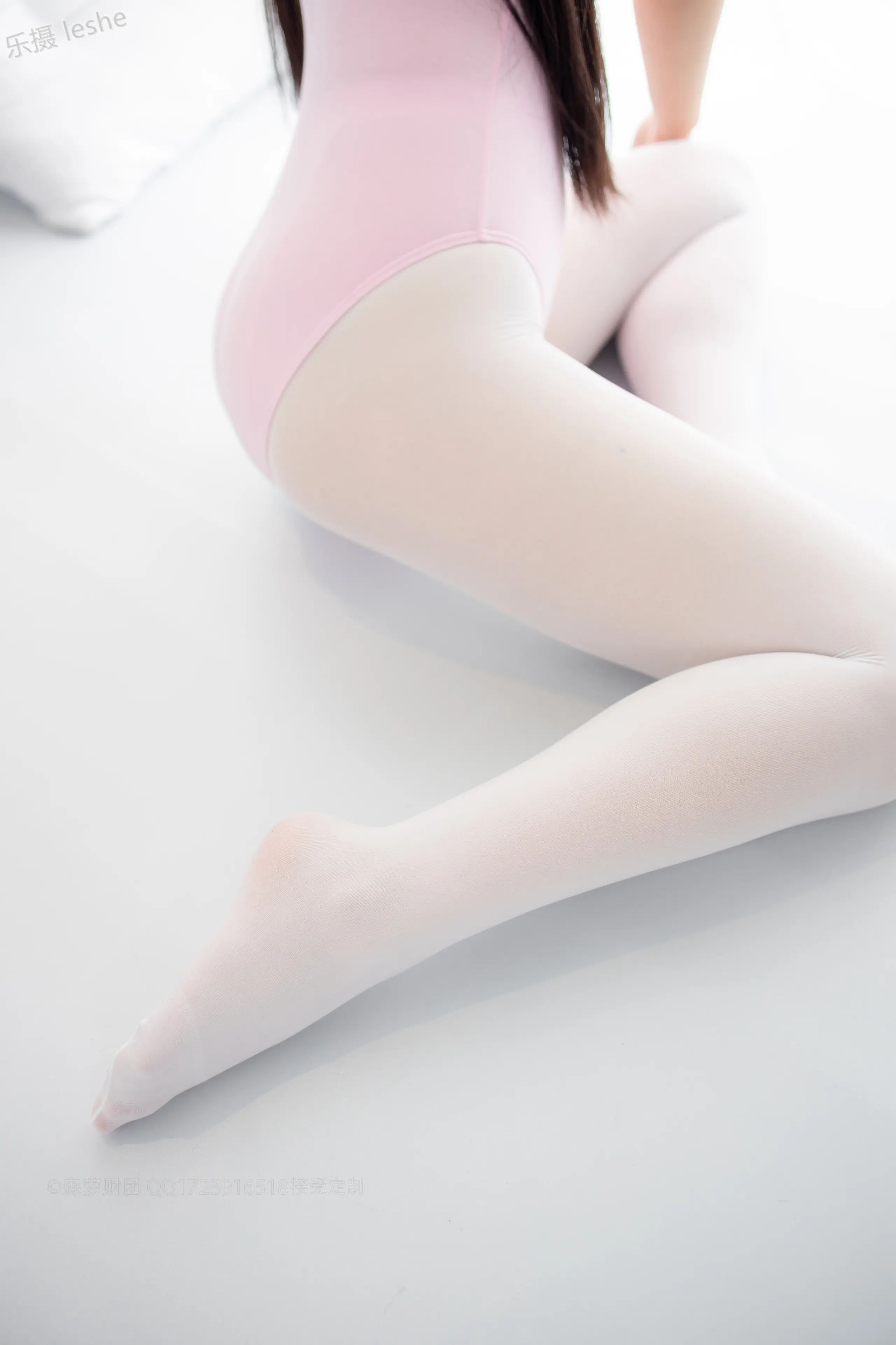 森萝财团 X 50D白丝练功服百合踩物 [103P]