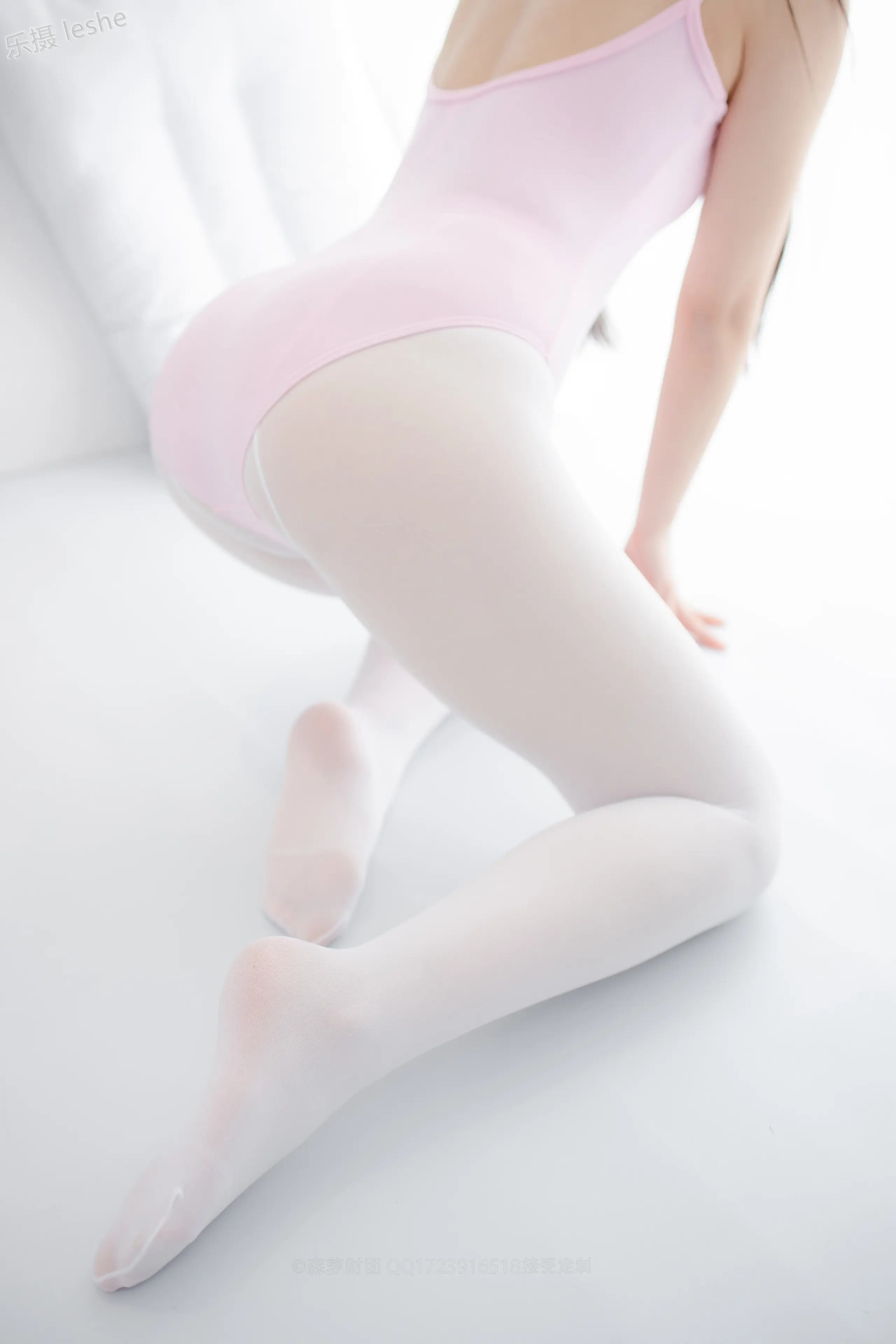 森萝财团 X 50D白丝练功服百合踩物 [103P]