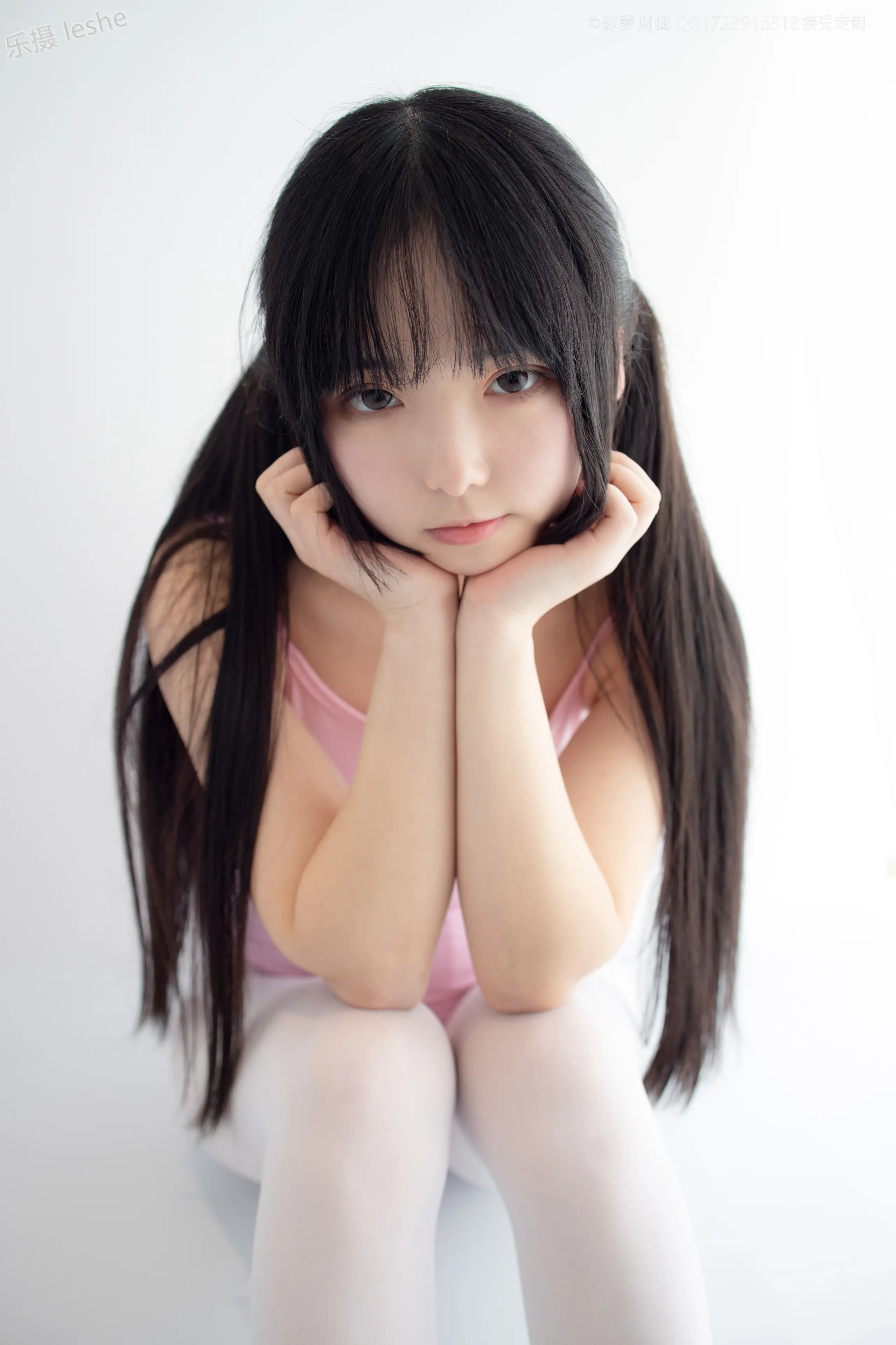 森萝财团 X 50D白丝练功服百合踩物 [103P]