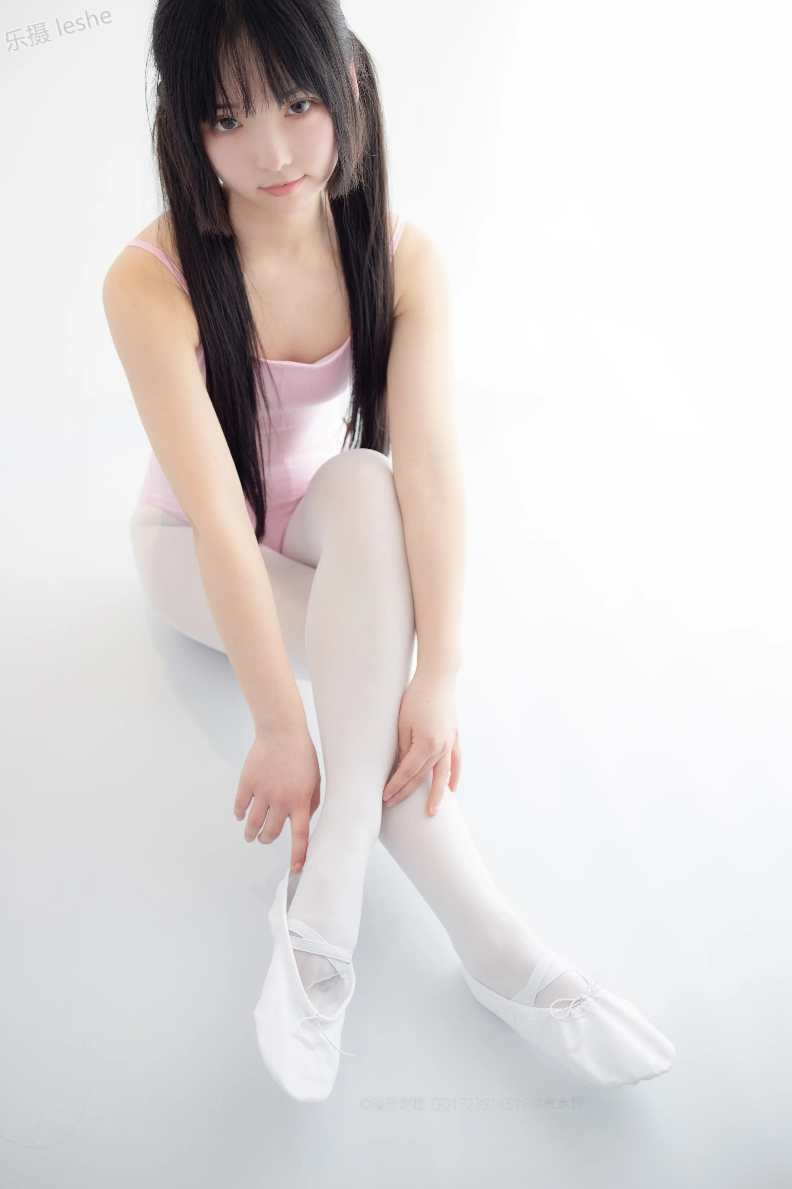 森萝财团 X 50D白丝练功服百合踩物 [103P]