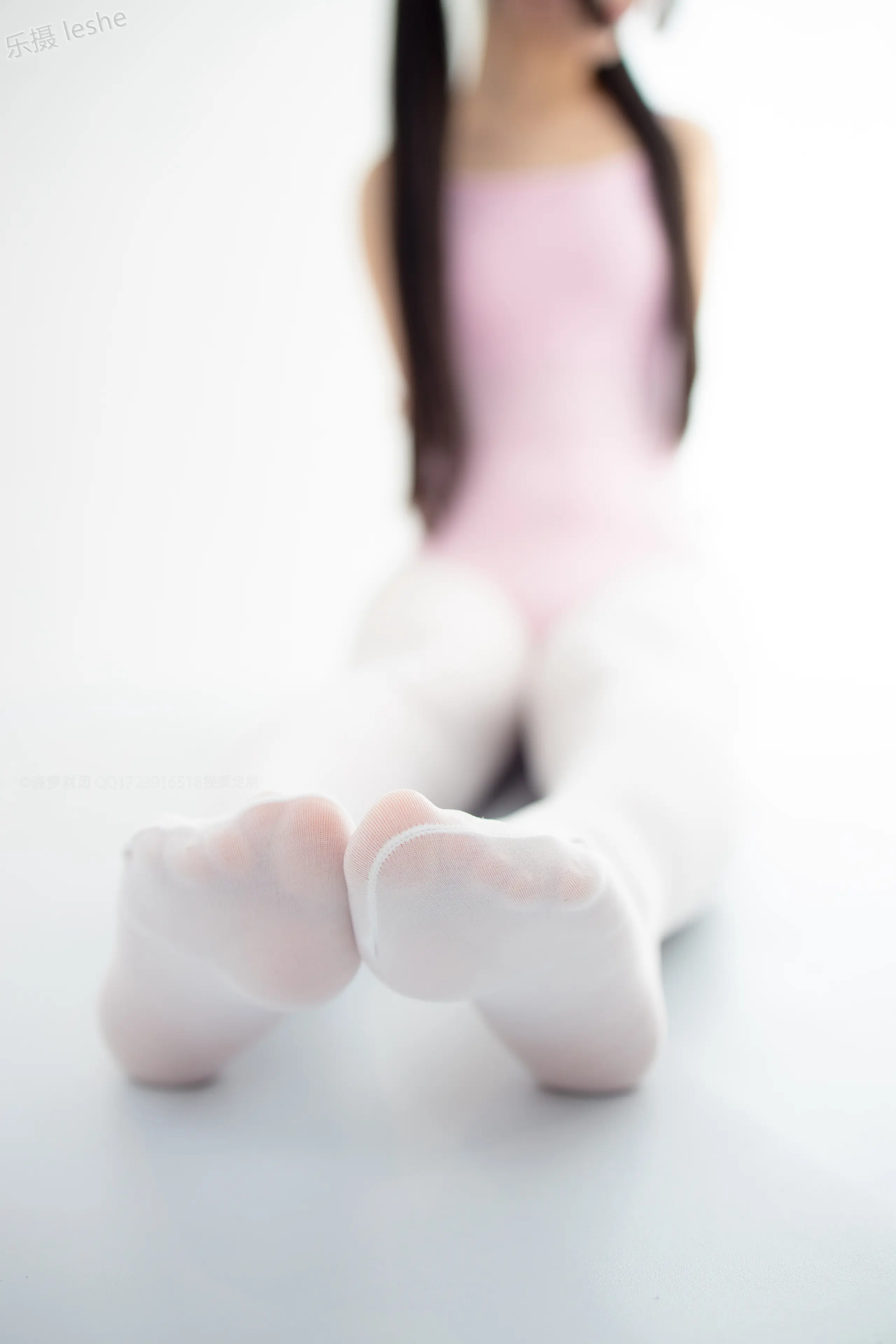 森萝财团 X 50D白丝练功服百合踩物 [103P]