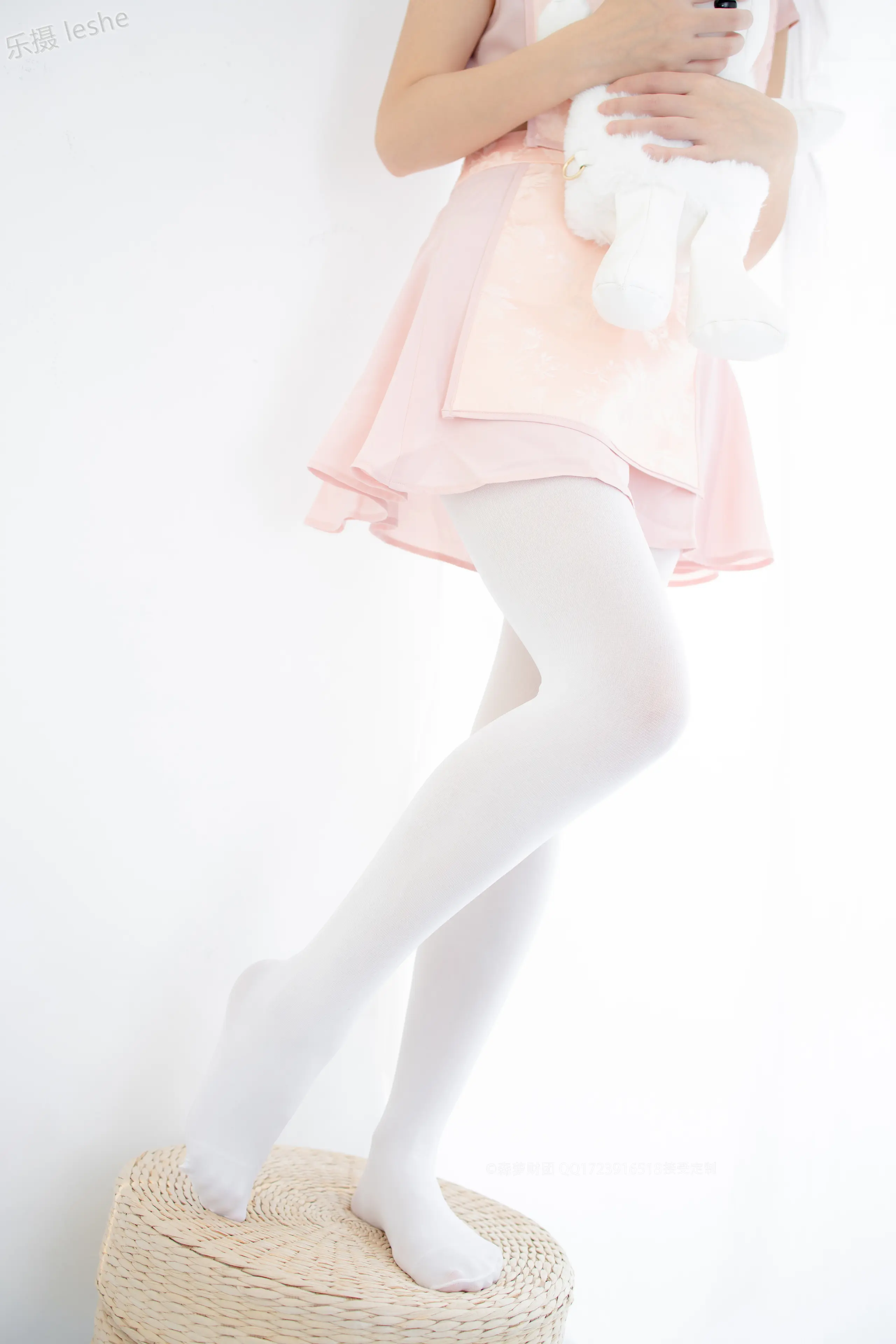 森萝财团 X 80D白丝踩物 [66P]