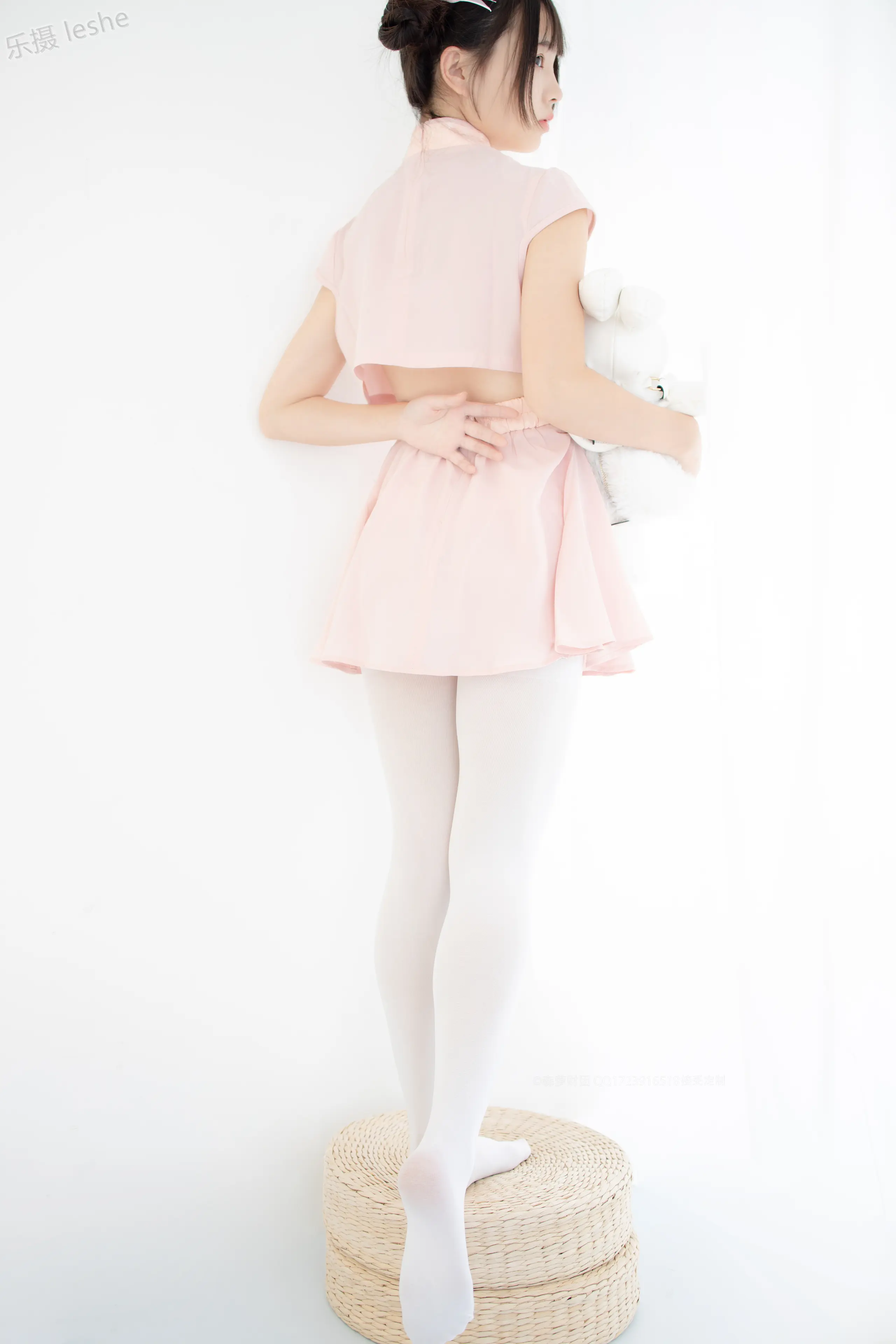 森萝财团 X 80D白丝踩物 [66P]