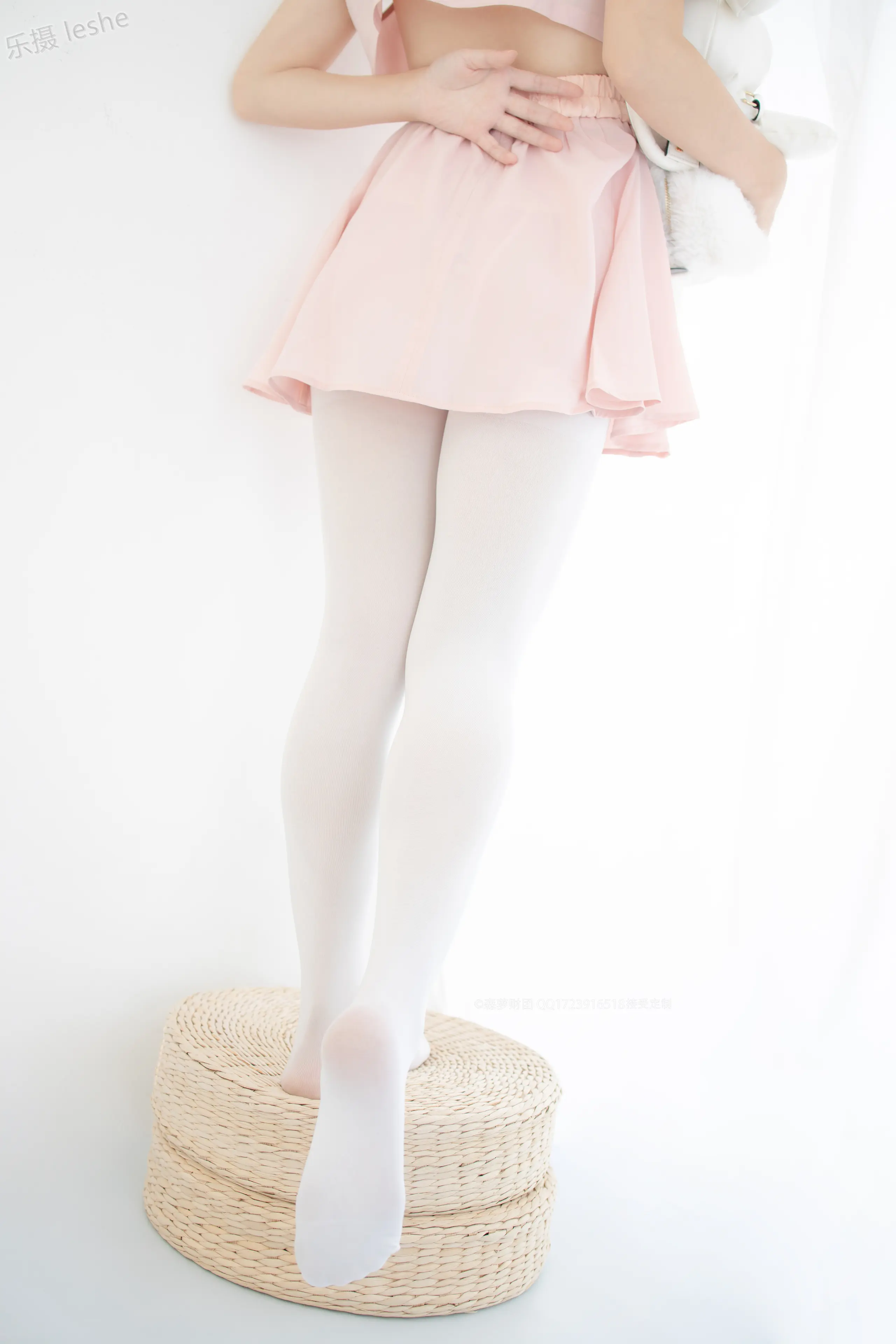 森萝财团 X 80D白丝踩物 [66P]