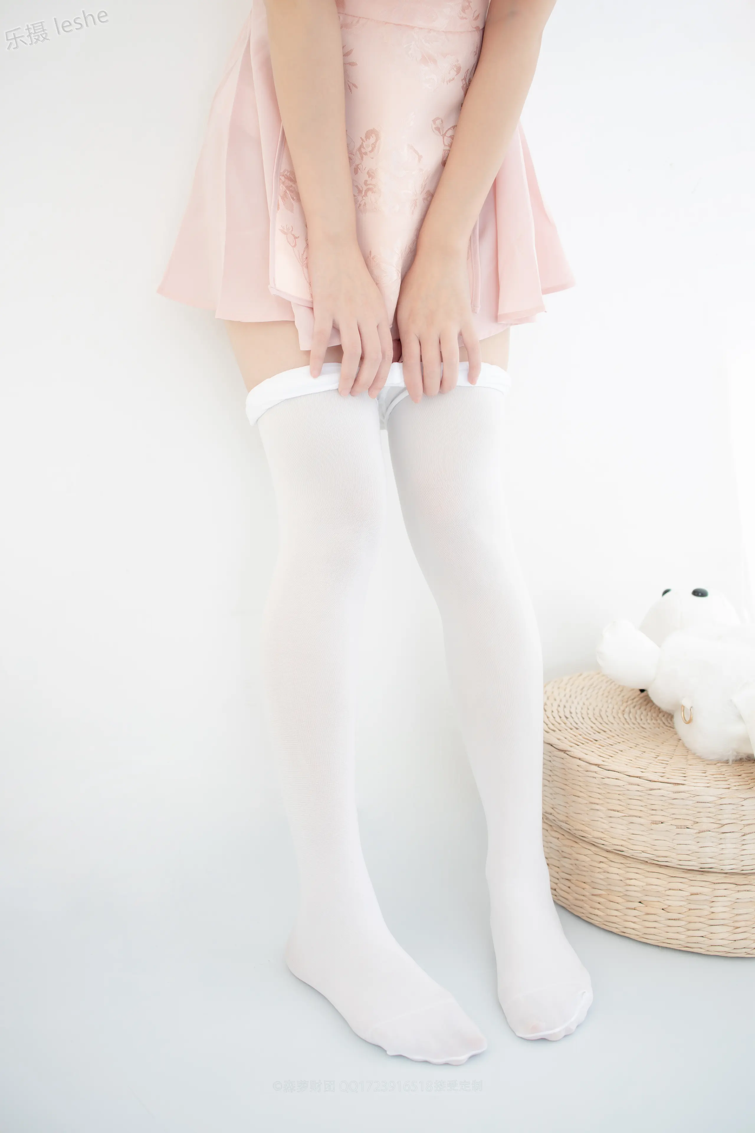 森萝财团 X 80D白丝踩物 [66P]