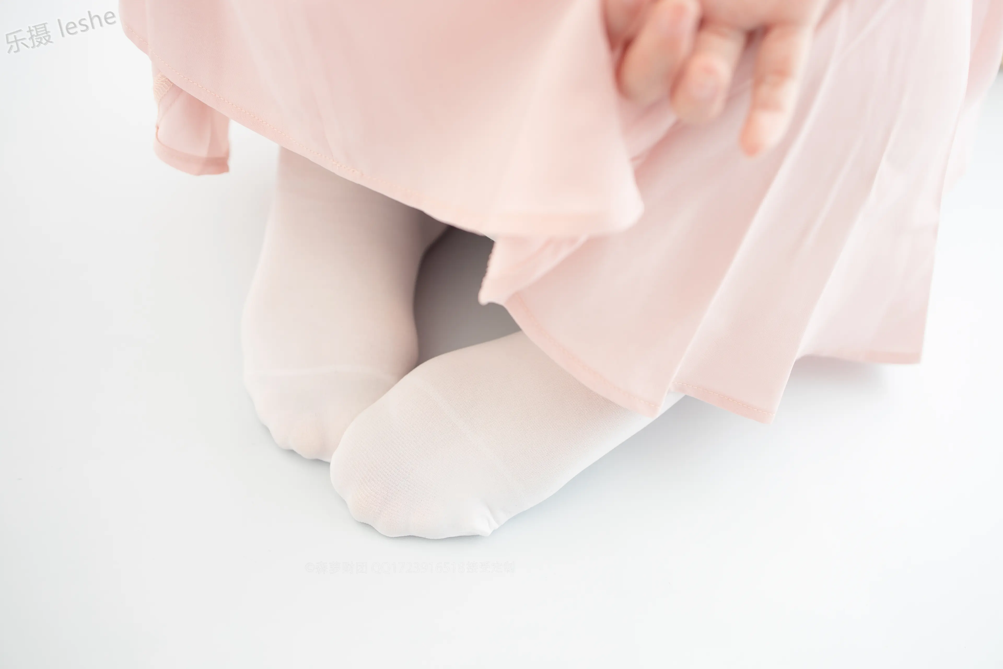 森萝财团 X 80D白丝踩物 [66P]