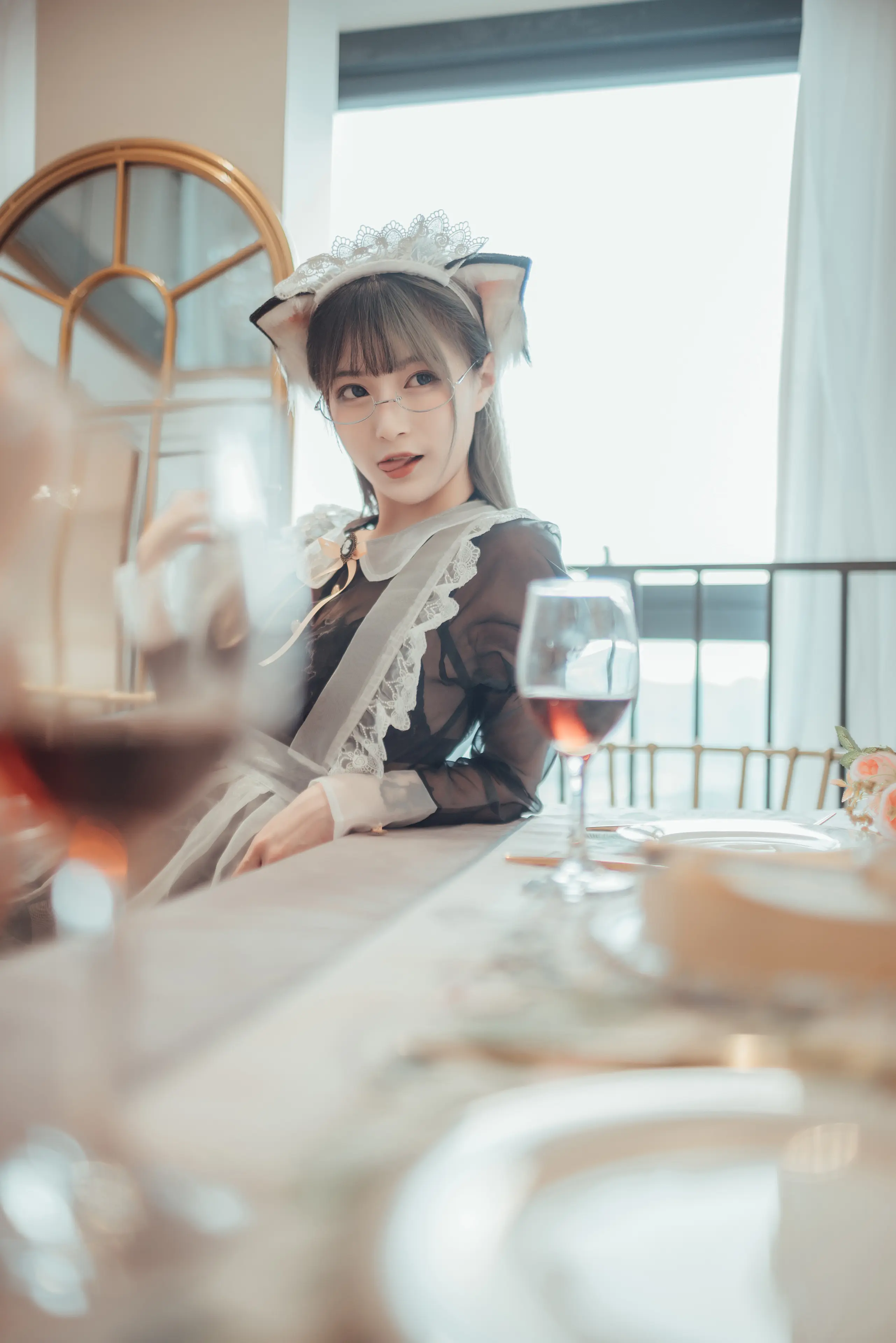 爱老师_PhD 铁板烧鬼舞 透明女仆 (&奶文) [24P]