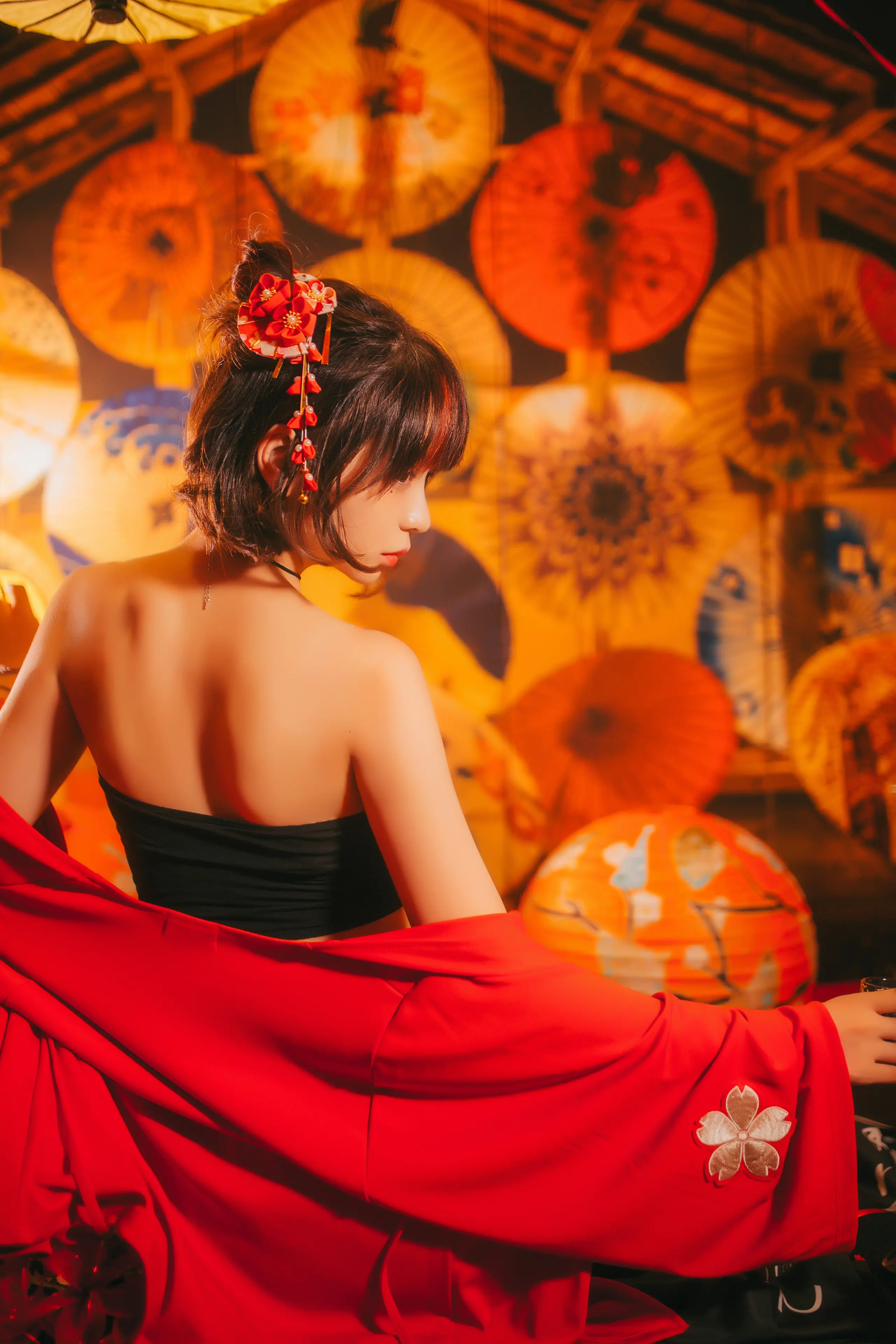 疯猫ss 红色羽衣 [15P]