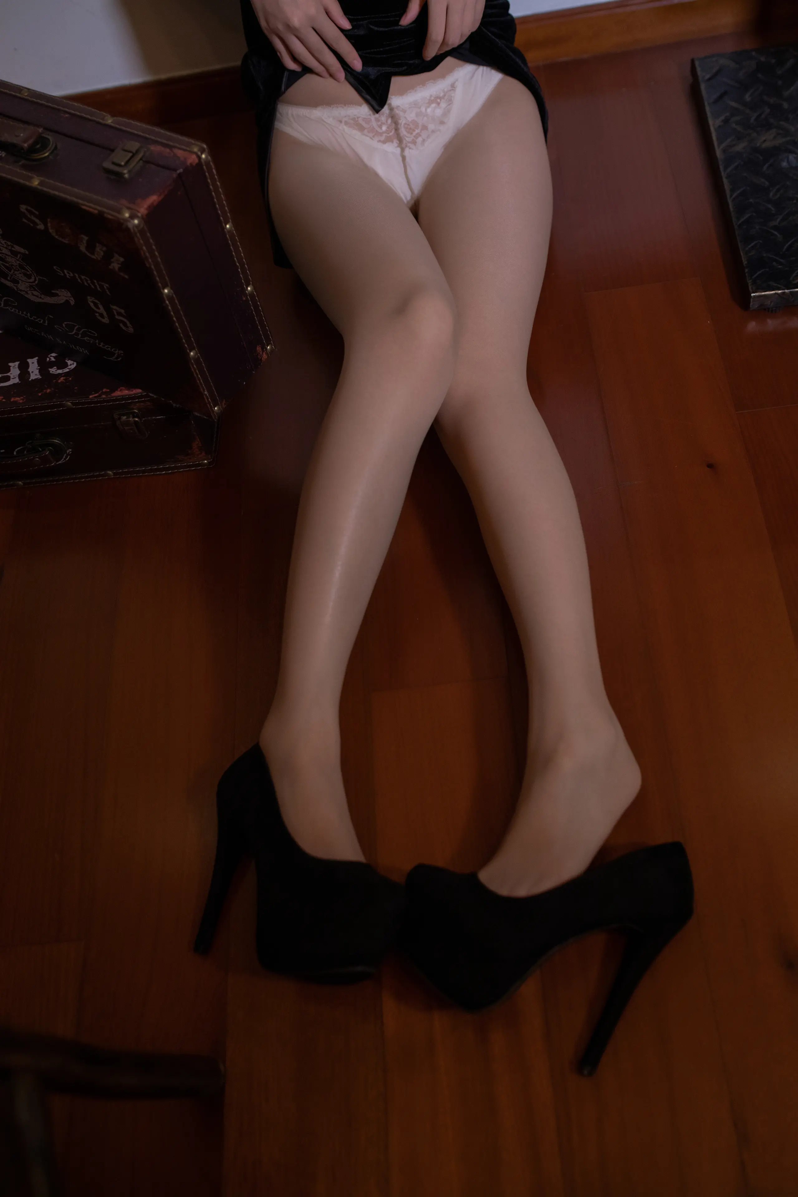 疯猫ss 肉丝黑旗袍 [40P]