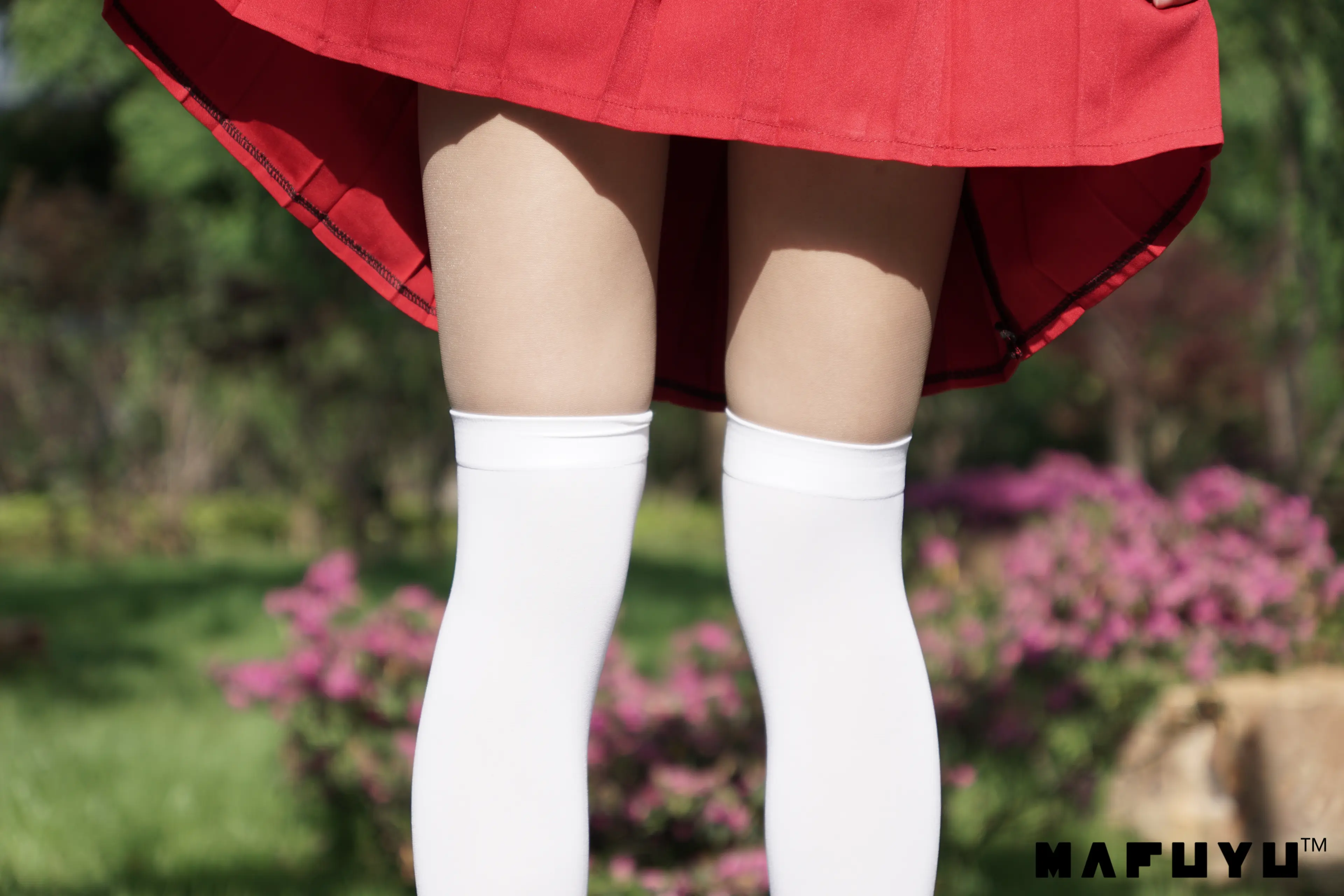 神楽坂真冬 红JK白过膝系列 [187P]