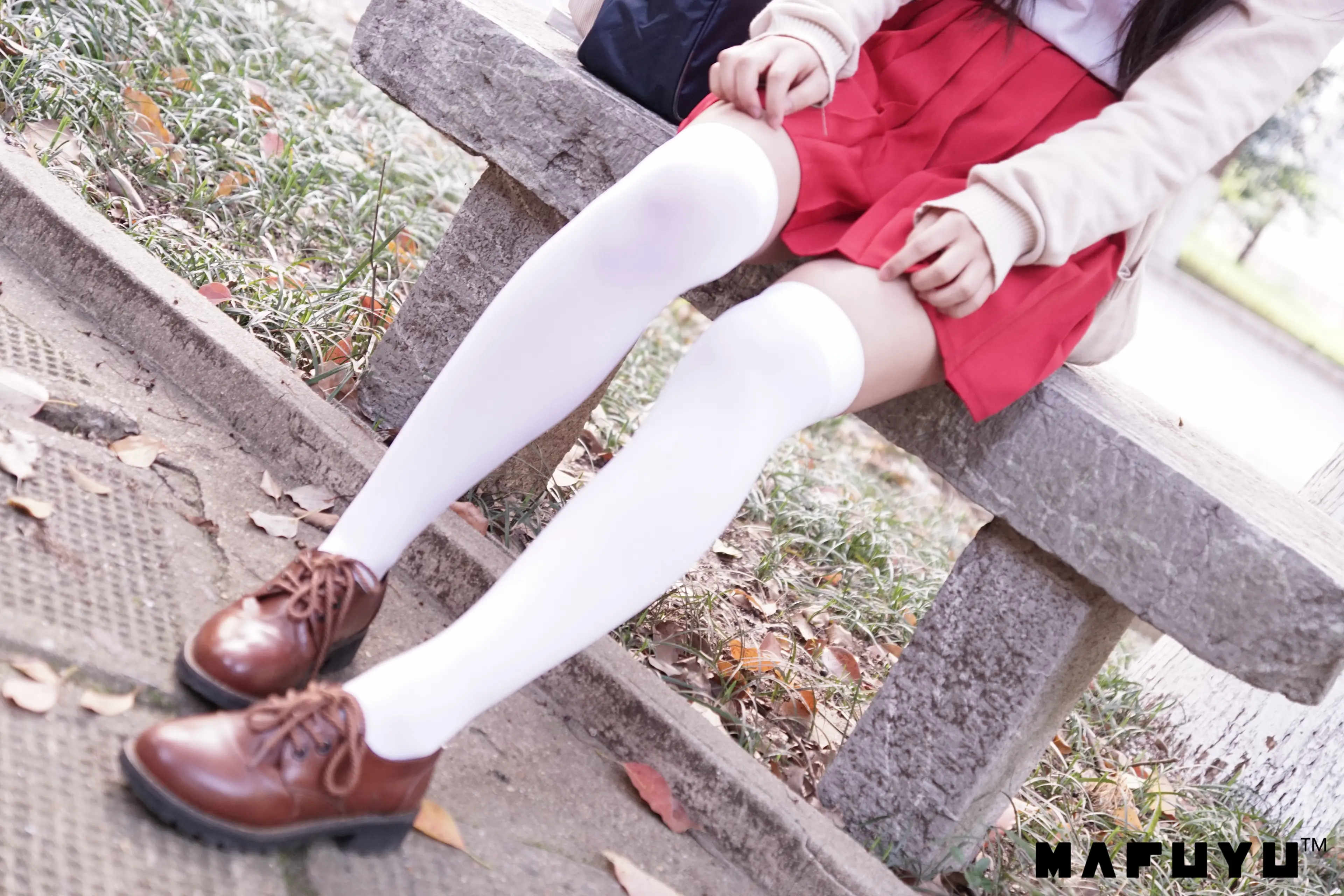 神楽坂真冬 红JK白过膝系列 [187P]