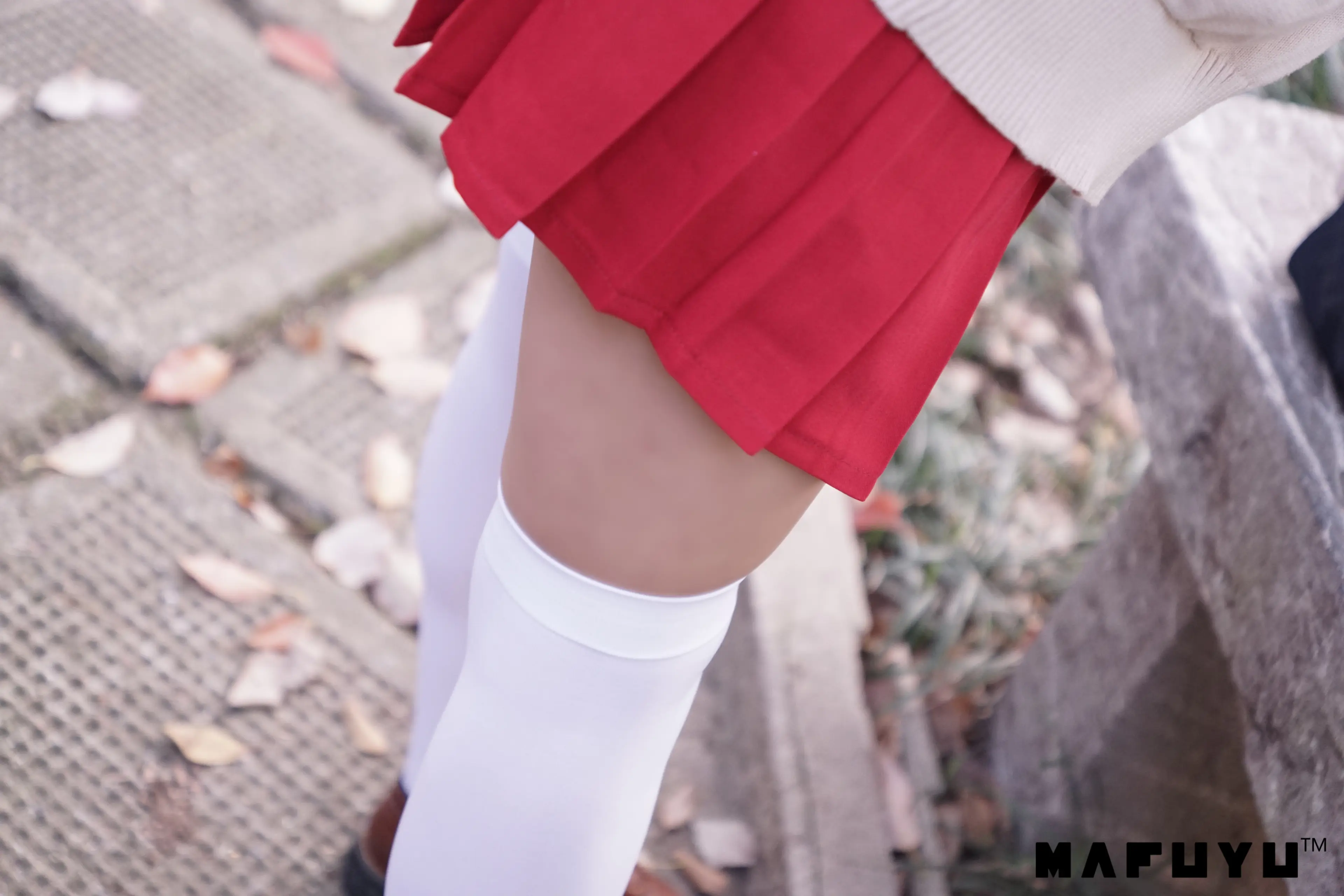 神楽坂真冬 红JK白过膝系列 [187P]