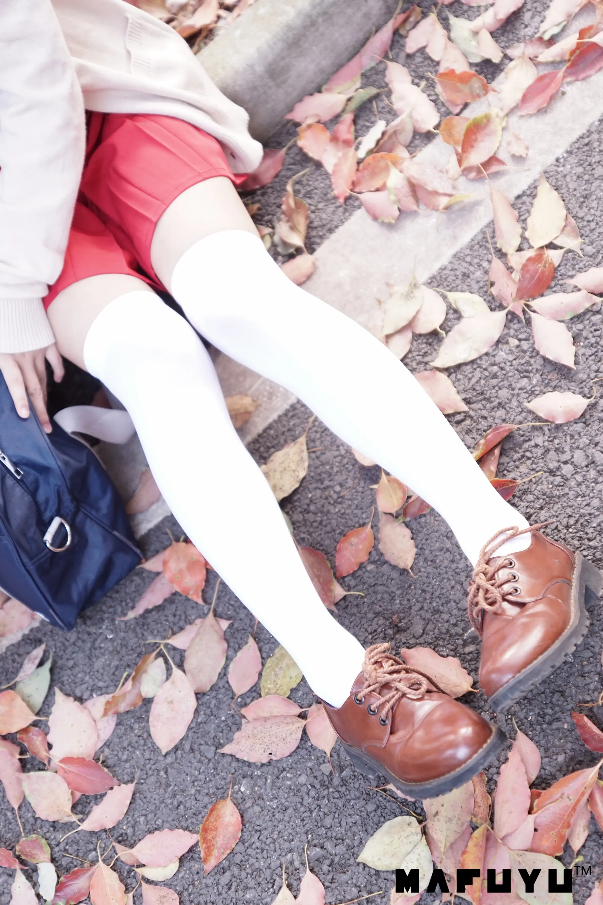 神楽坂真冬 红JK白过膝系列 [187P]