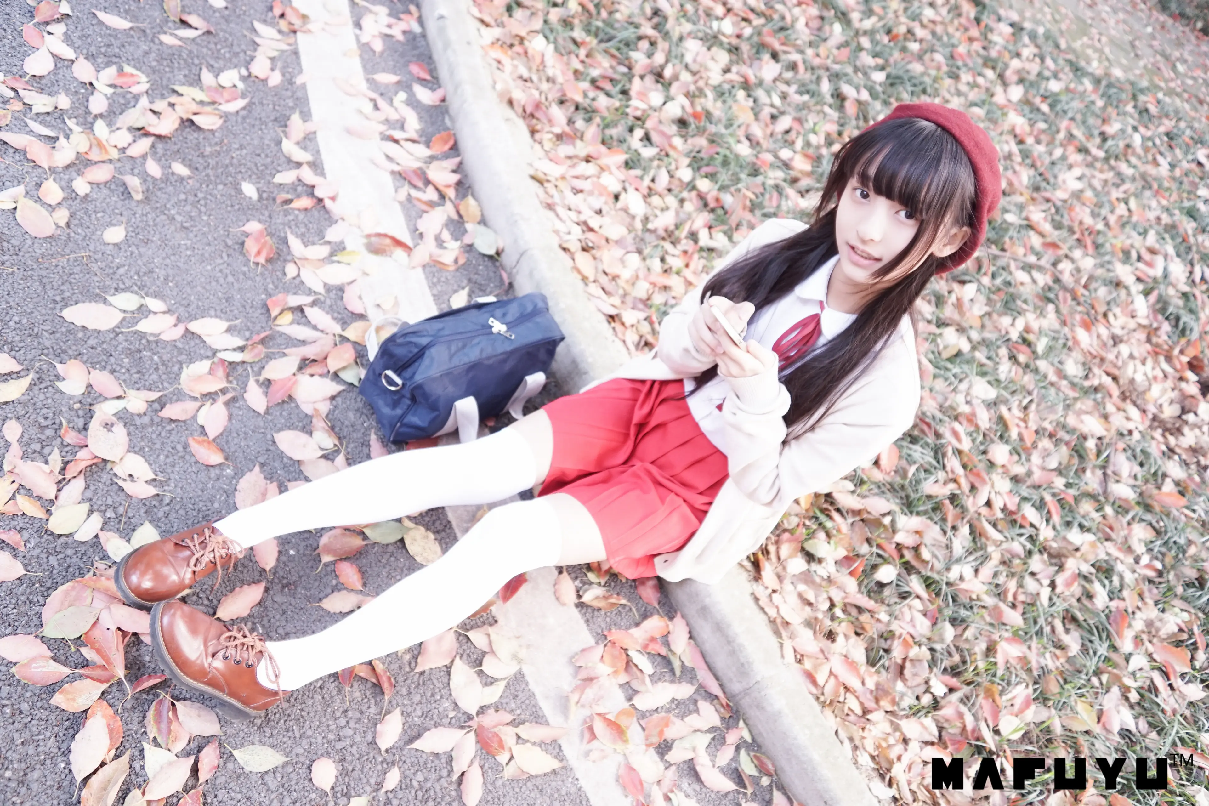 神楽坂真冬 红JK白过膝系列 [187P]