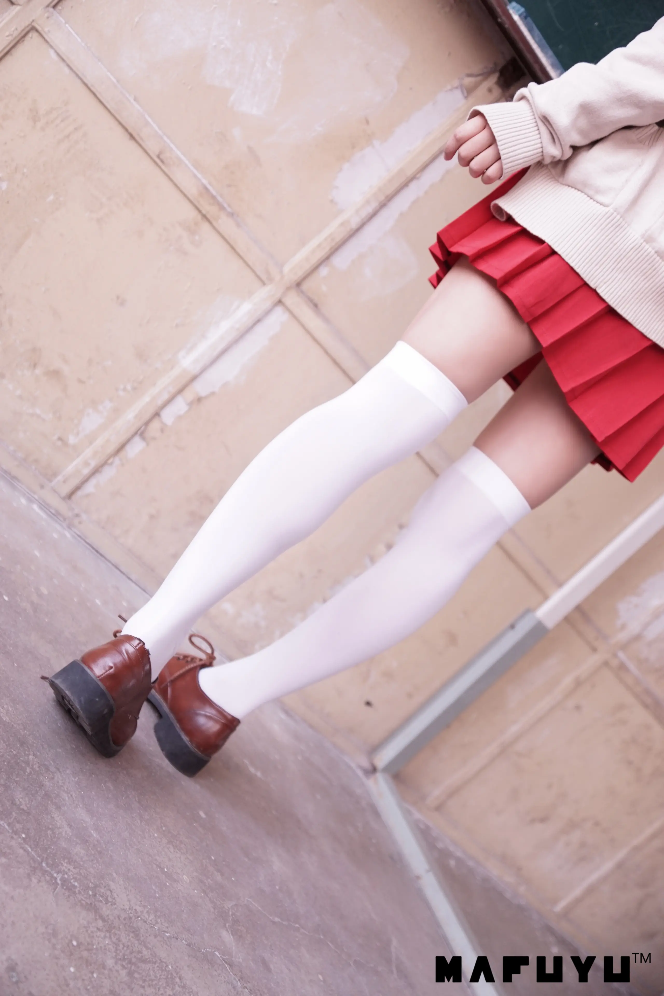 神楽坂真冬 红JK白过膝系列 [187P]