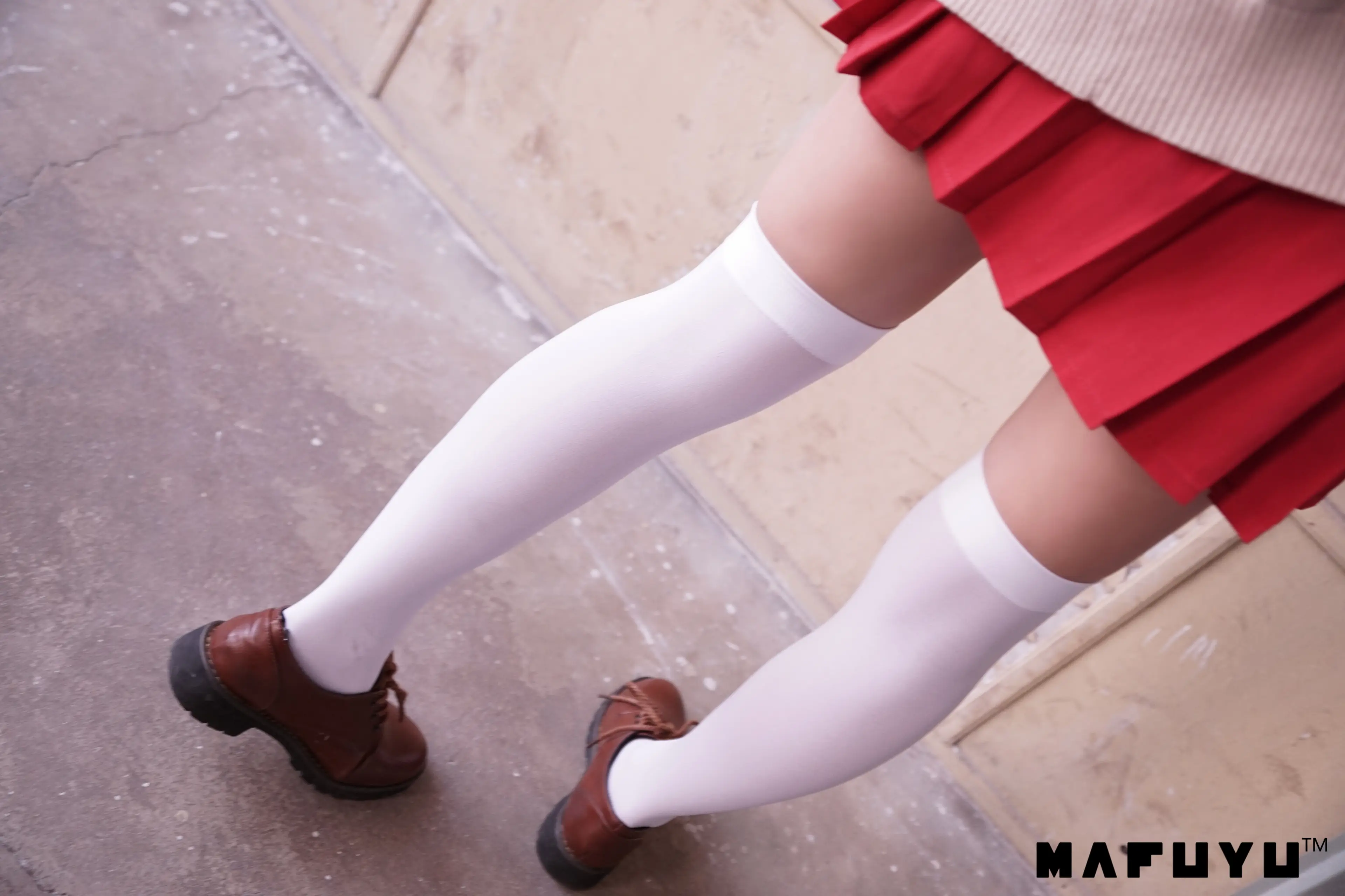 神楽坂真冬 红JK白过膝系列 [187P]