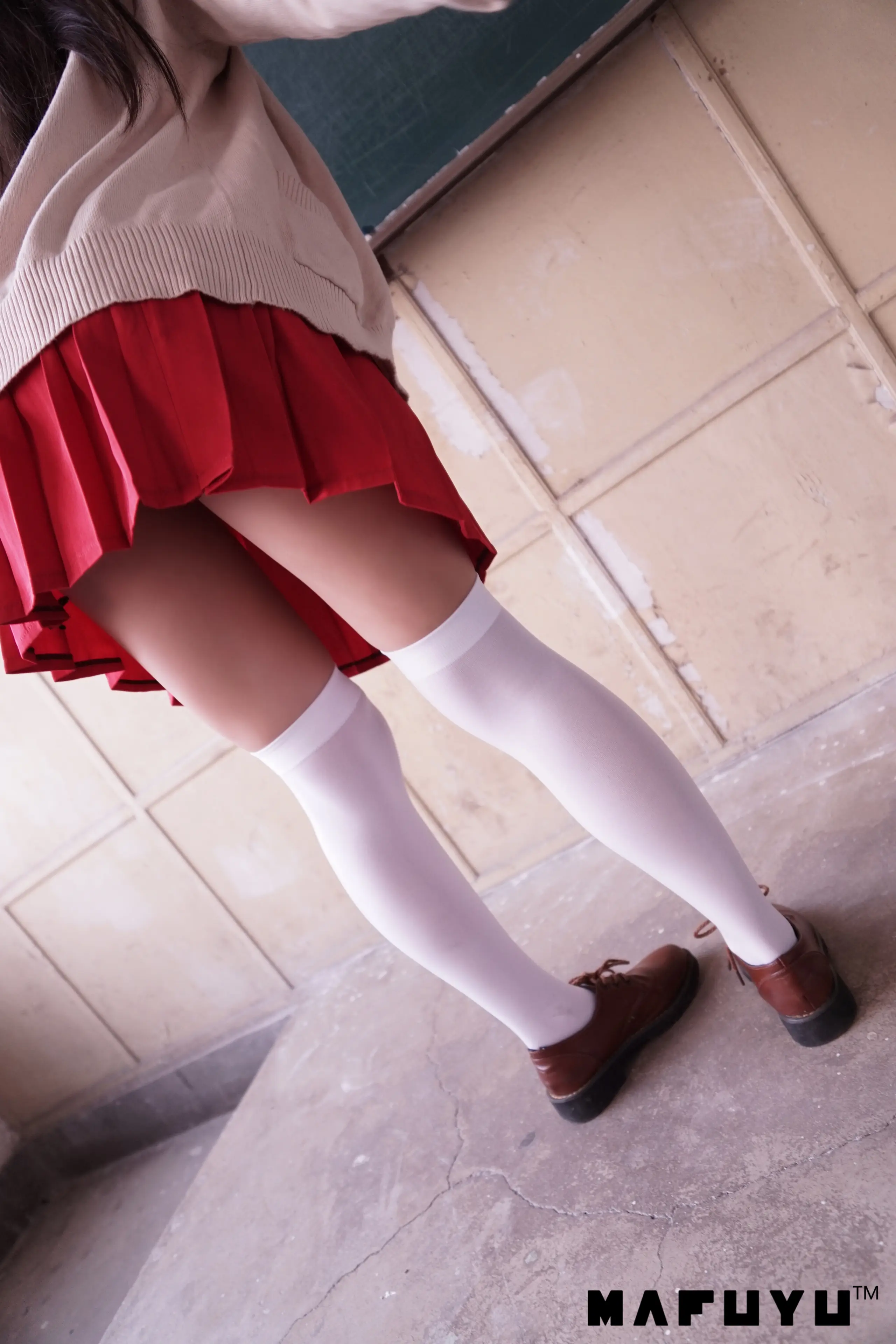 神楽坂真冬 红JK白过膝系列 [187P]