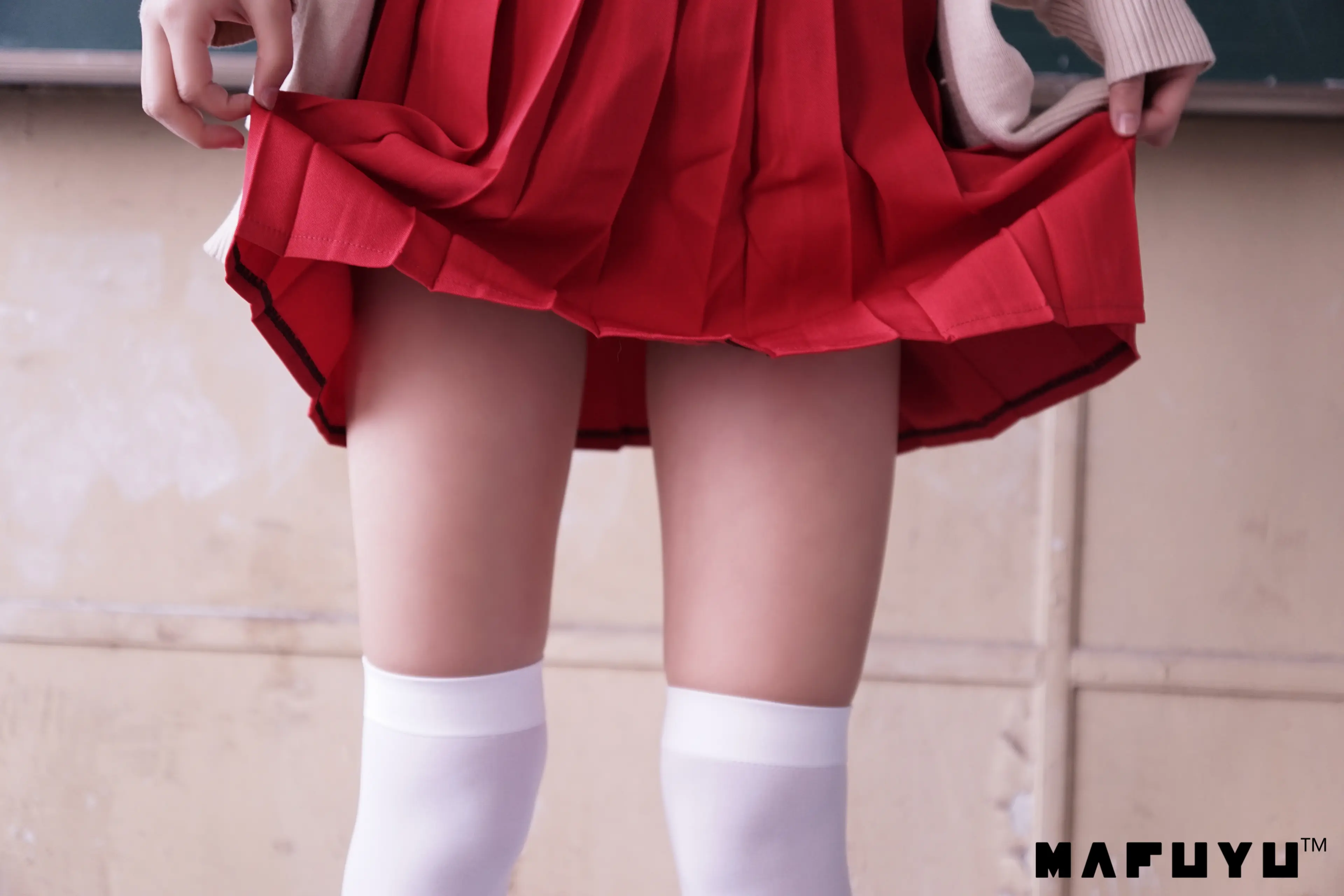 神楽坂真冬 红JK白过膝系列 [187P]