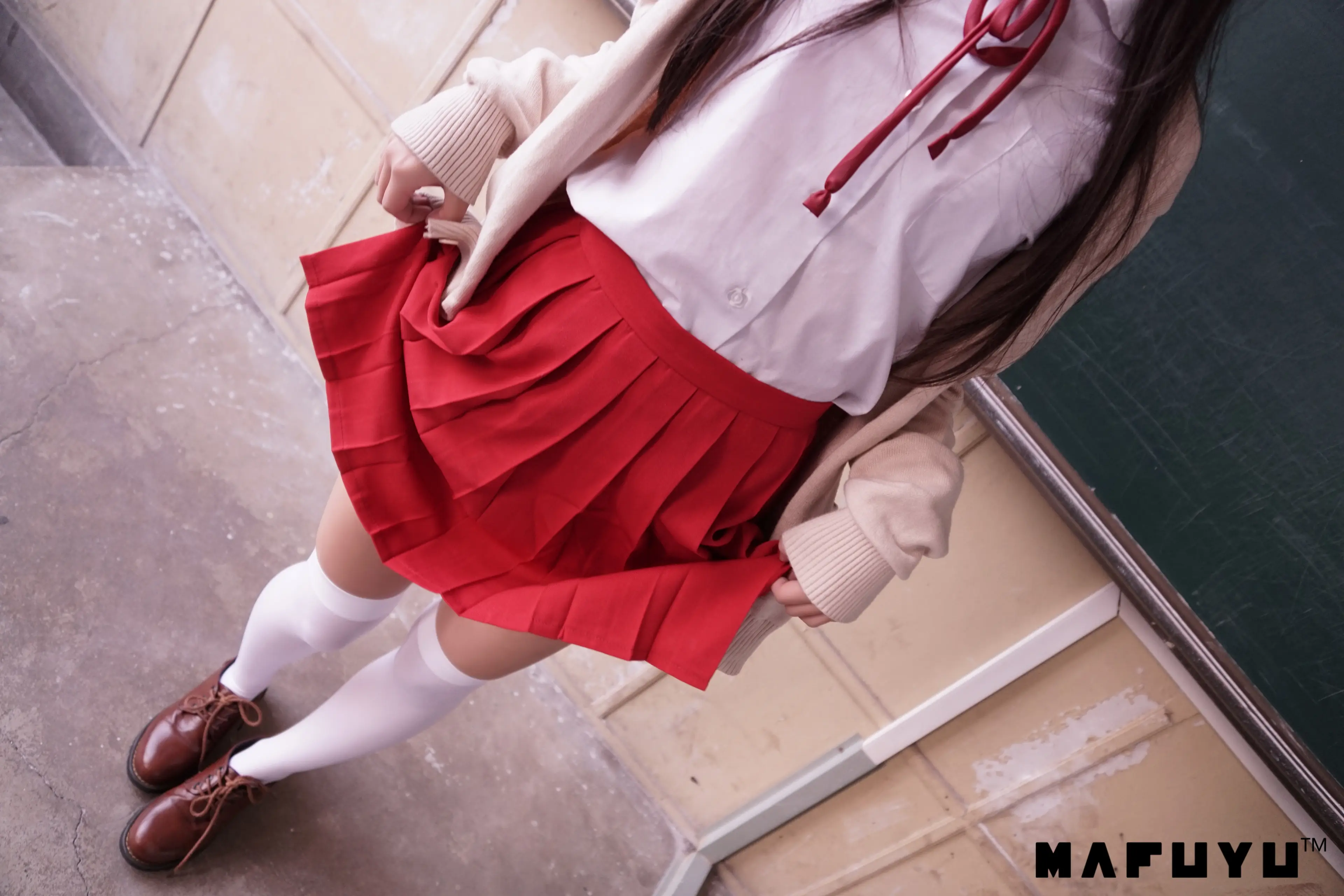 神楽坂真冬 红JK白过膝系列 [187P]