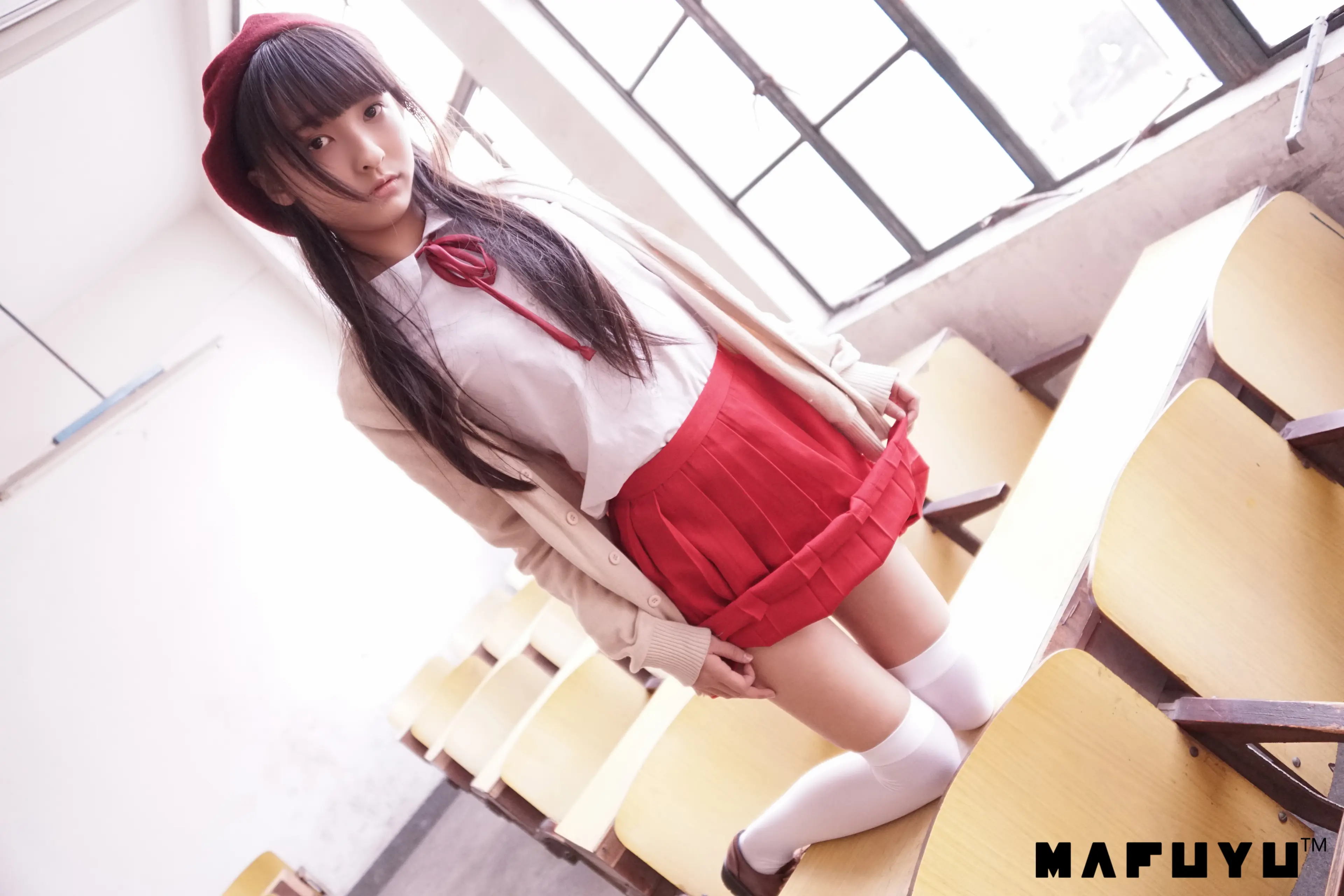 神楽坂真冬 红JK白过膝系列 [187P]