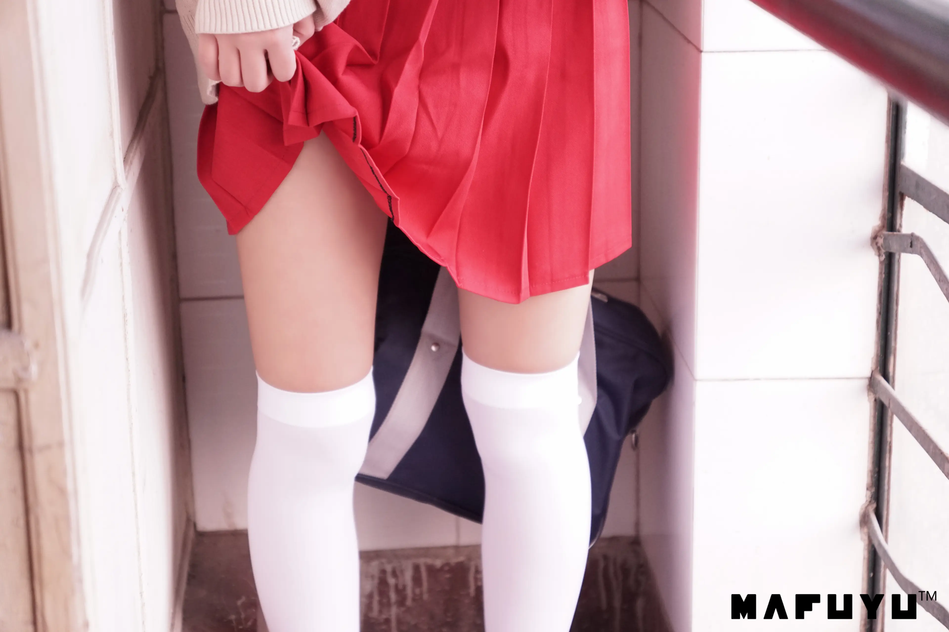 神楽坂真冬 红JK白过膝系列 [187P]