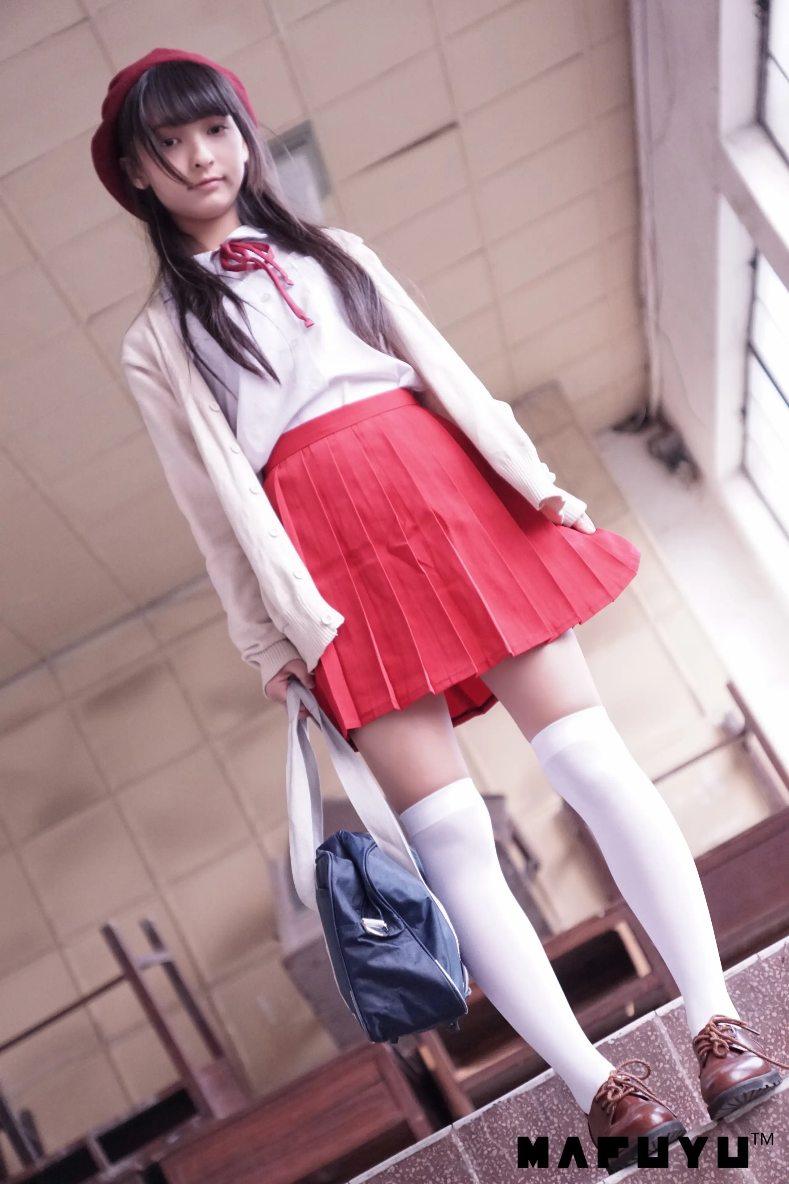 神楽坂真冬 红JK白过膝系列 [187P]