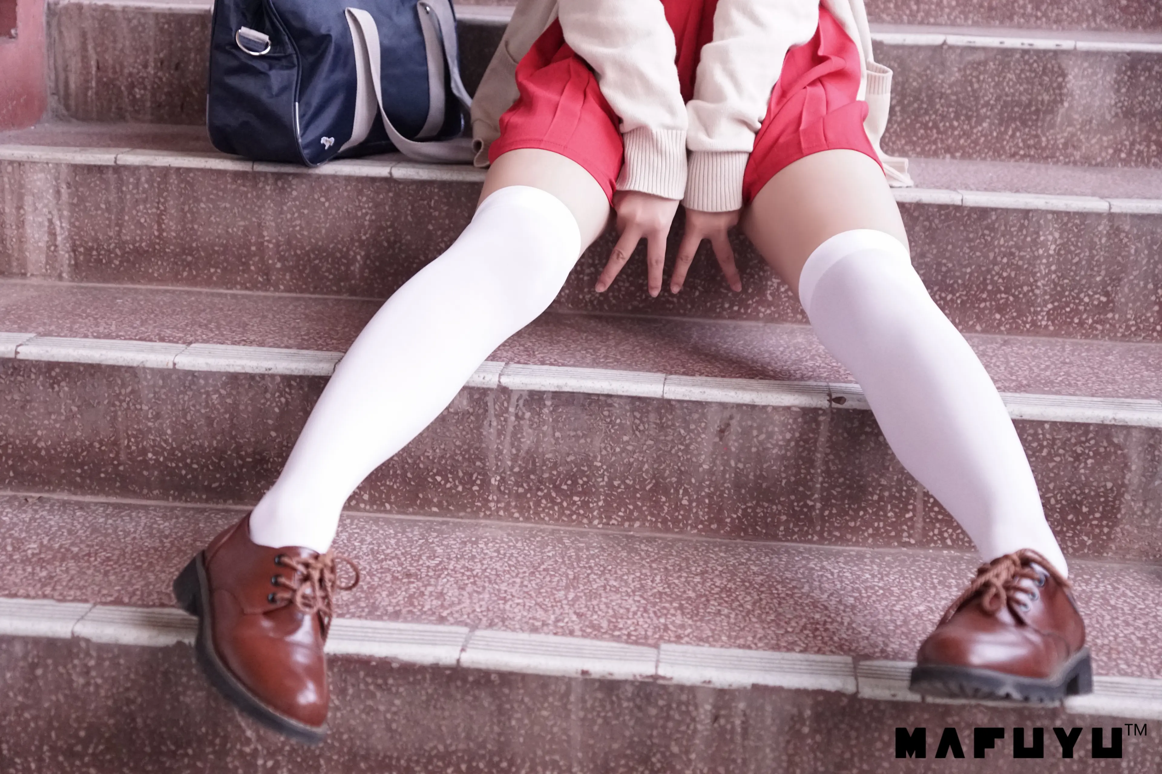 神楽坂真冬 红JK白过膝系列 [187P]