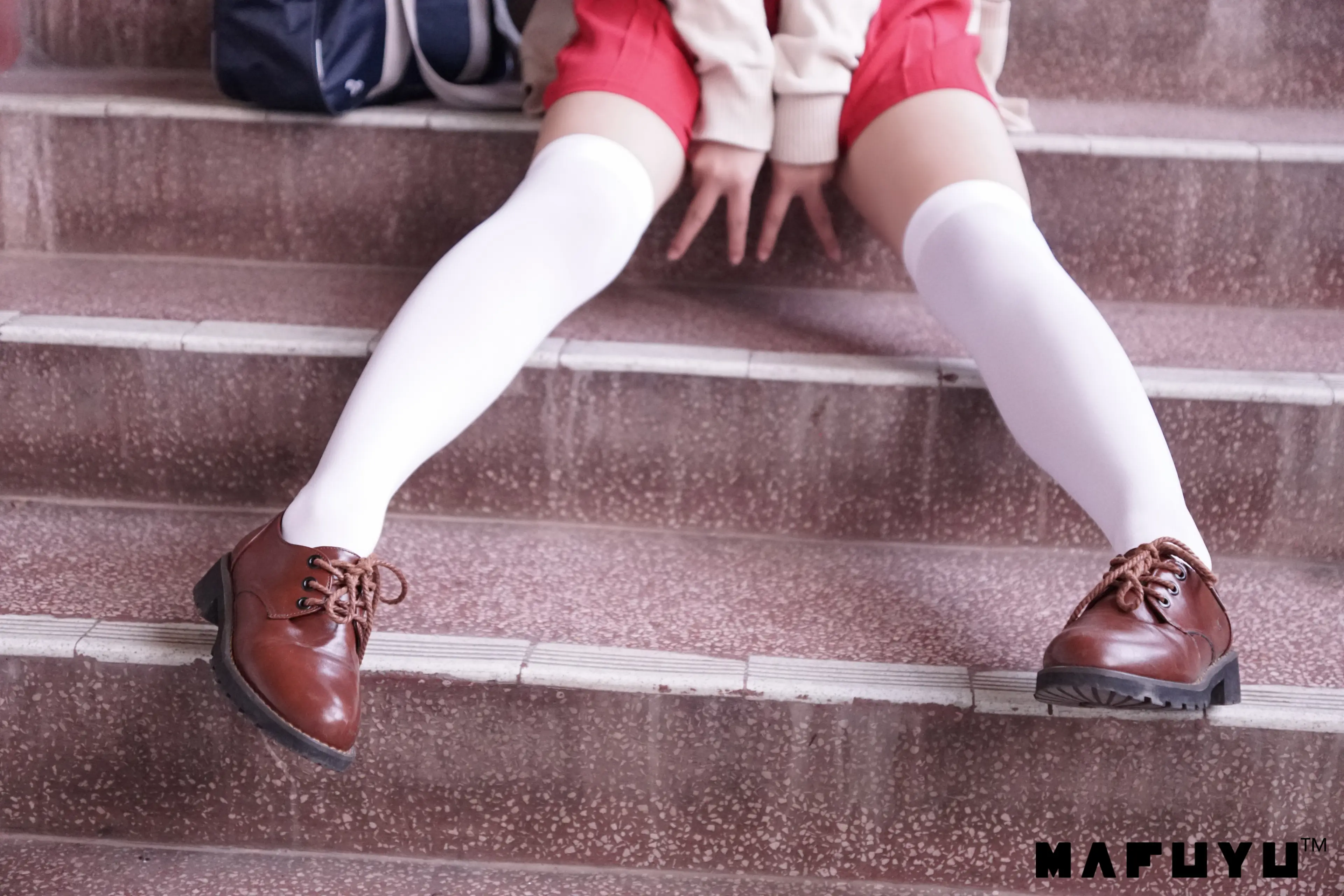 神楽坂真冬 红JK白过膝系列 [187P]