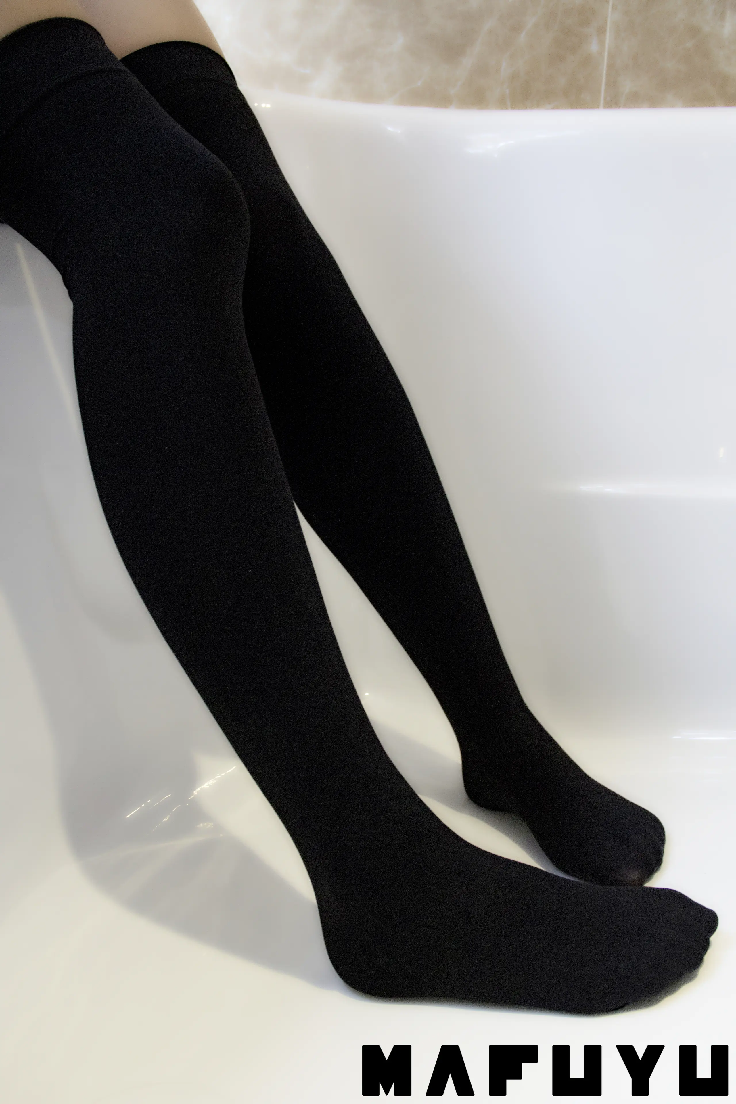 神楽坂真冬 黑丝死库水 [82P]