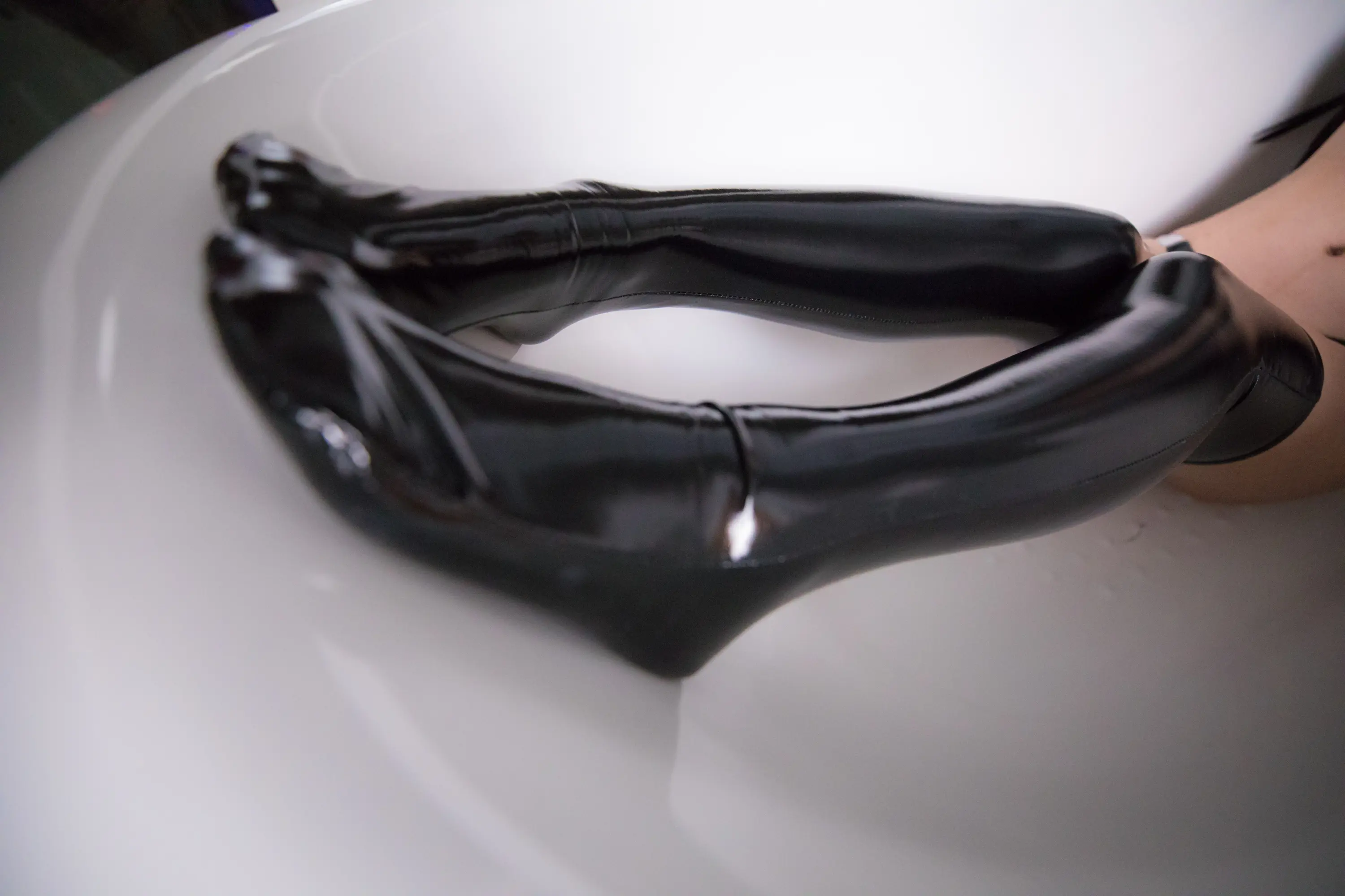 神楽坂真冬 ATAGO-LATEX VER (胶袜) [150P]