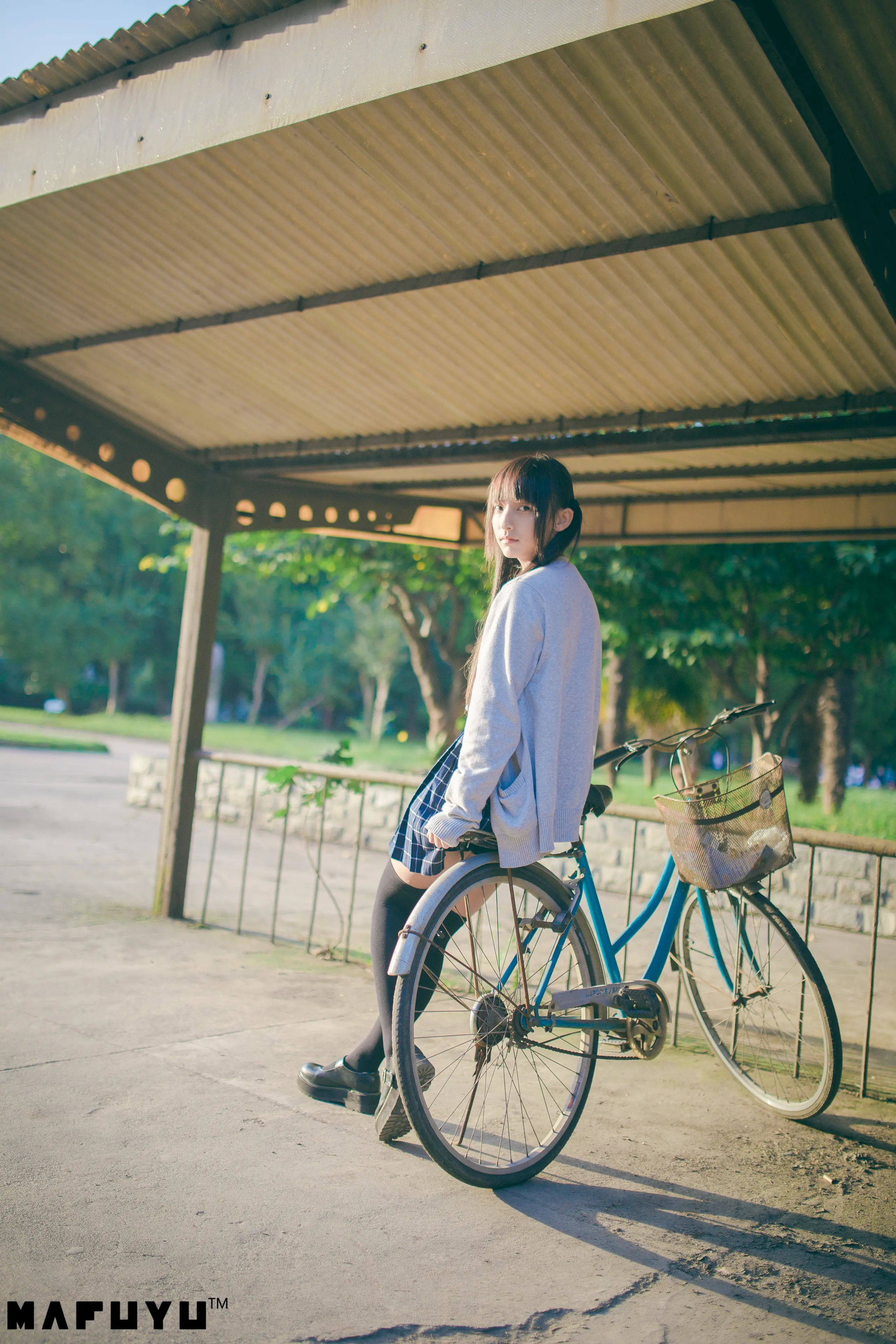 神楽坂真冬 JK系列1 [79P]