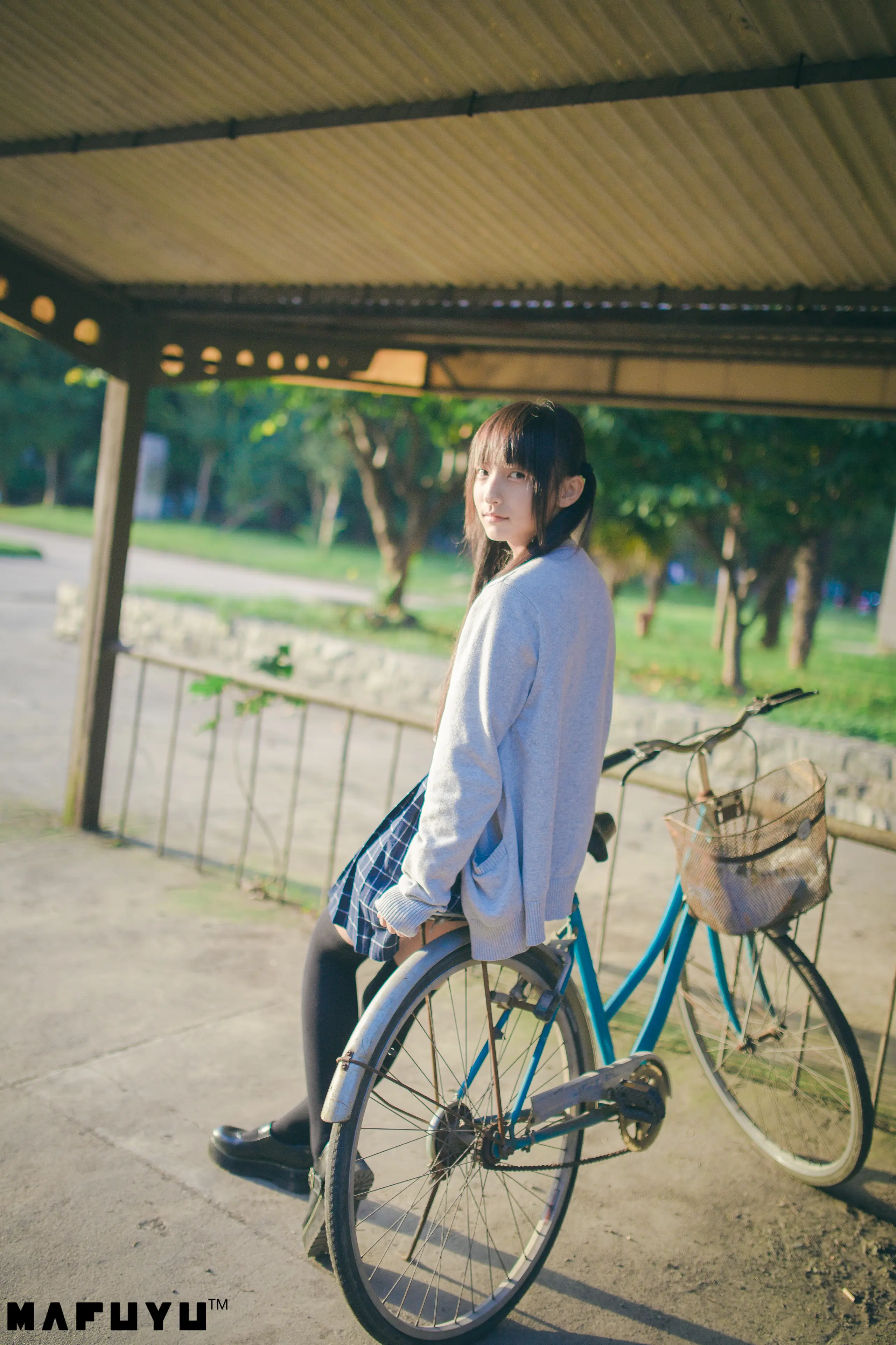 神楽坂真冬 JK系列1 [79P]