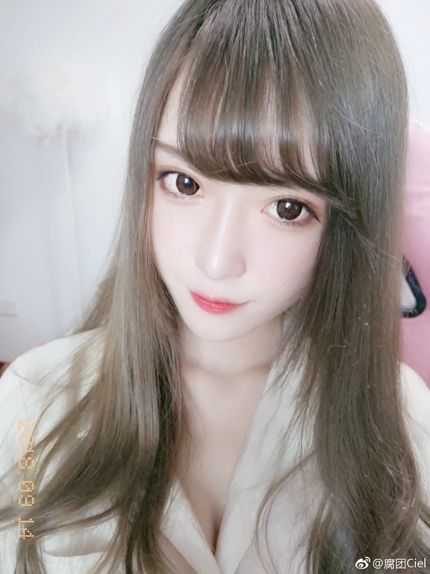 腐团儿 相机自拍照 [9P]