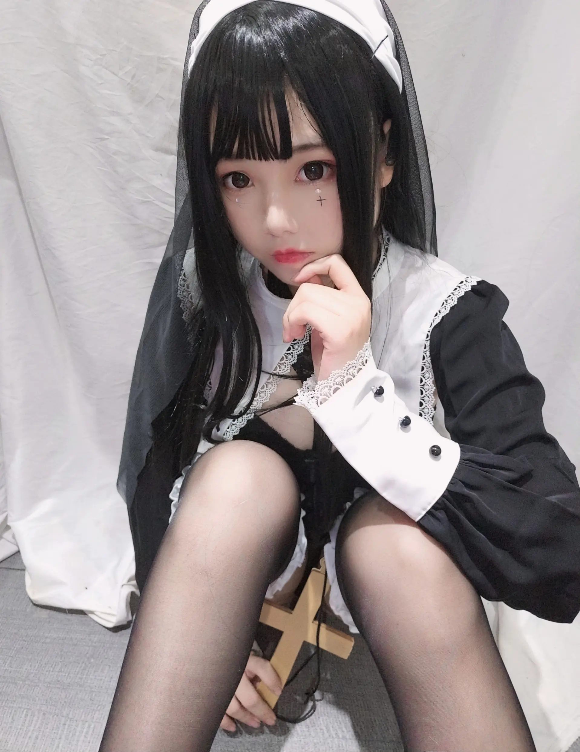 蜜汁猫裘 修女 [25P]